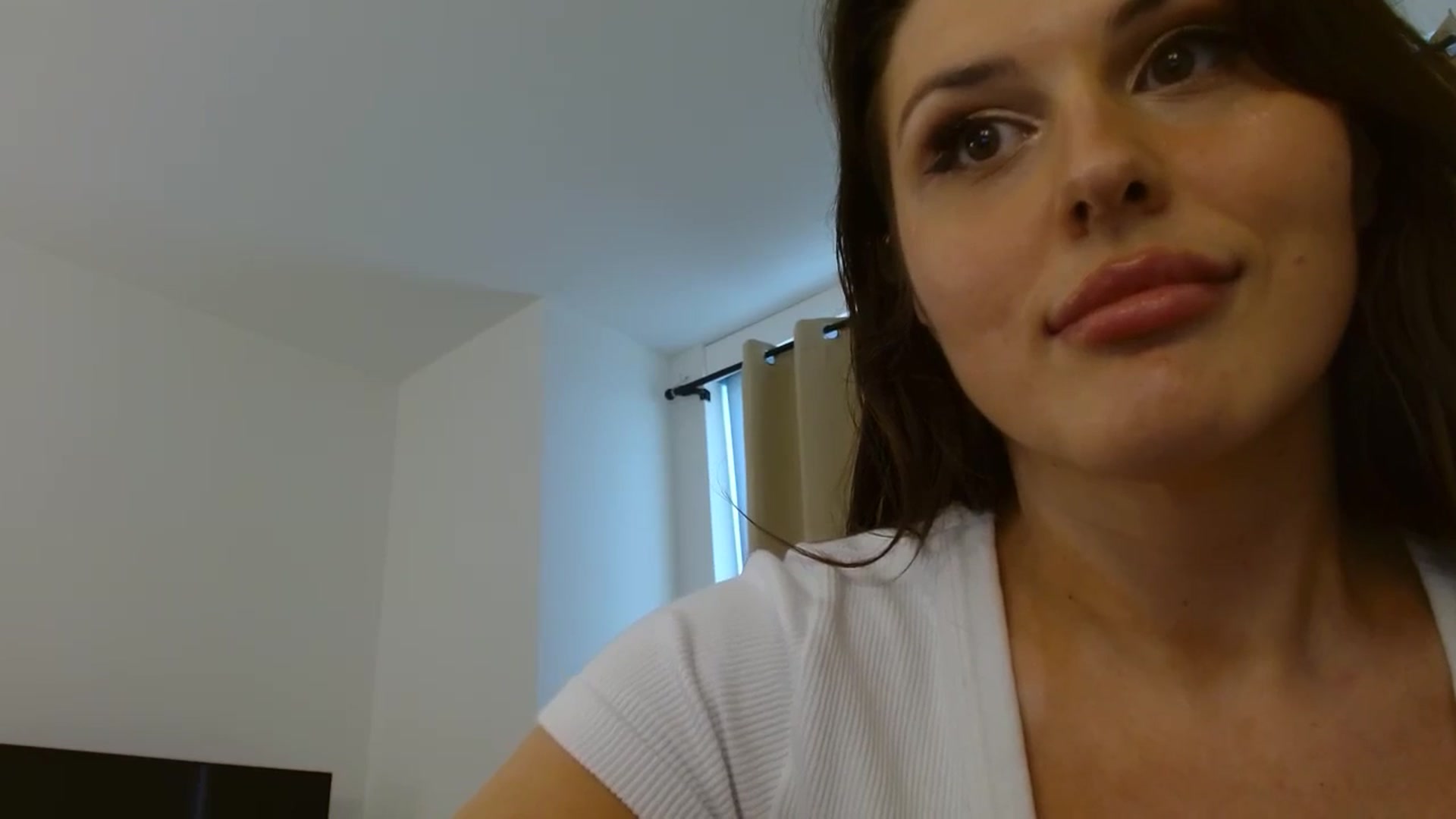 Gallery image thumbnail from Britheawkward's myfreecams stream on, 07/13/2024, 14:04 image 8 of 20