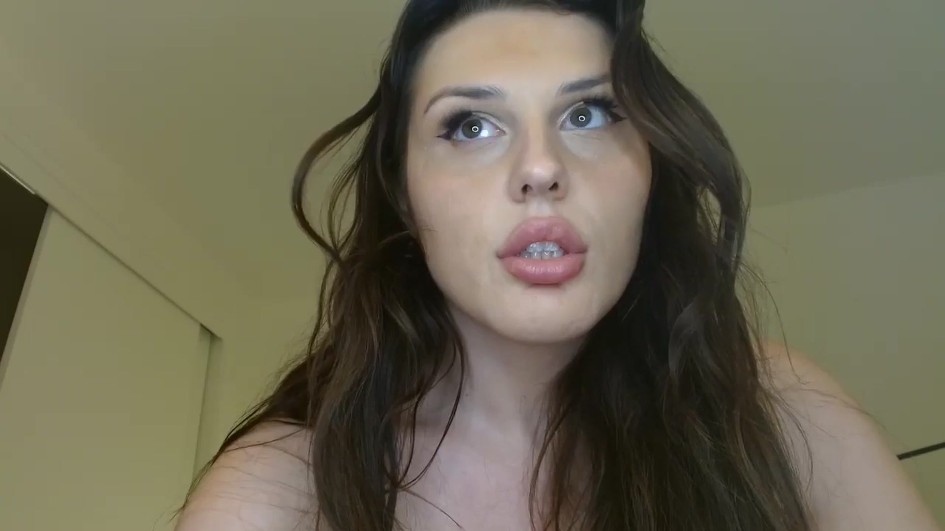 Gallery image thumbnail from Britheawkward's myfreecams stream on, 09/08/2024, 09:48 image 8 of 20