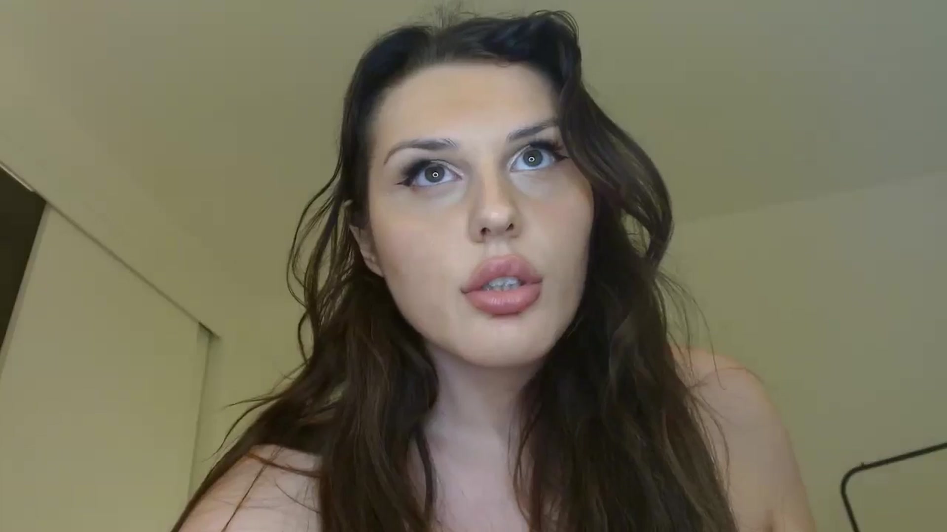Gallery image thumbnail from Britheawkward's myfreecams stream on, 09/08/2024, 09:48 image 2 of 20