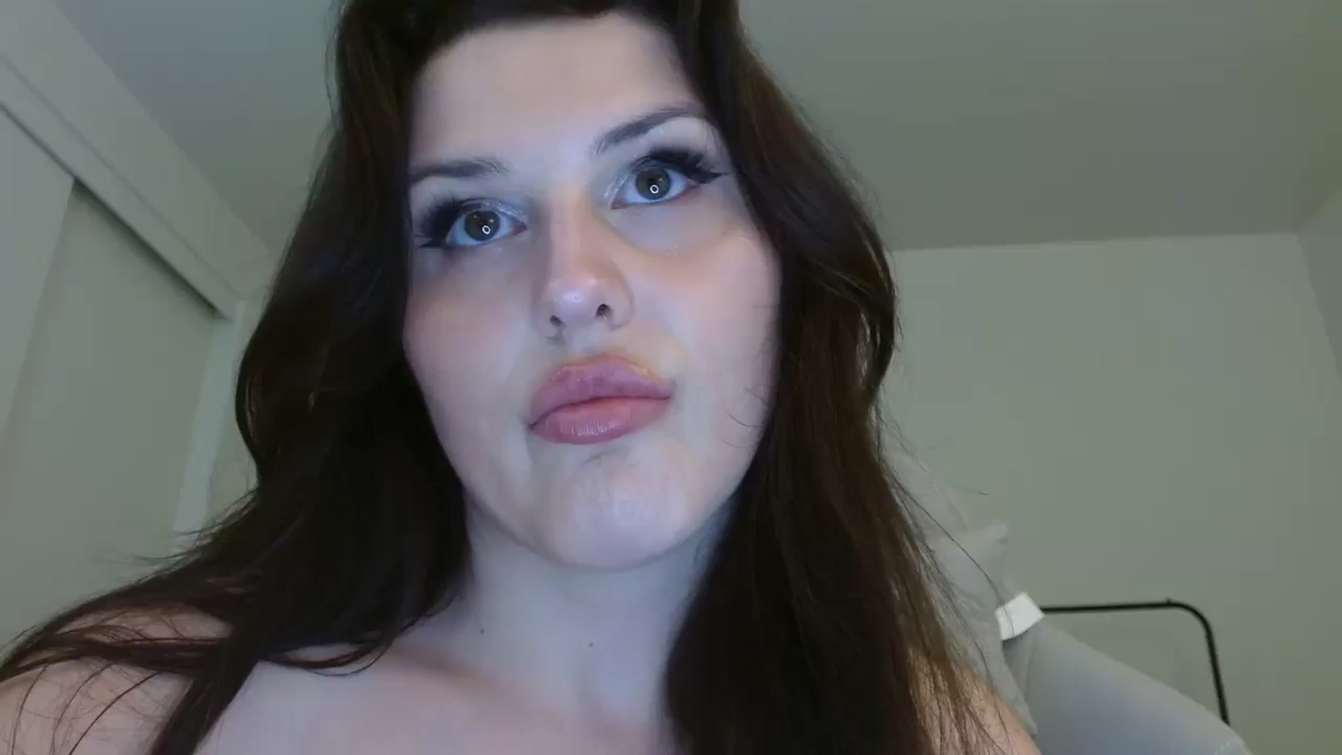 Gallery image thumbnail from Britheawkward's myfreecams stream on, 12/06/2024, 06:36 image 13 of 20