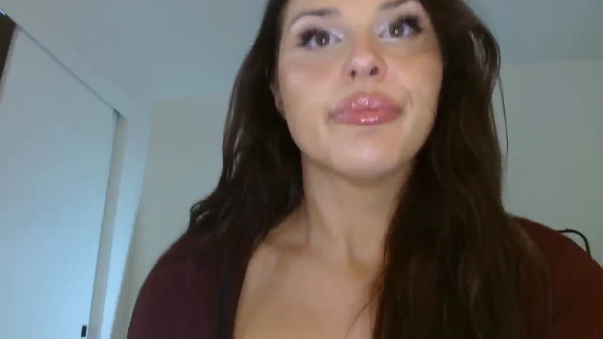 Gallery image thumbnail from Britheawkward's myfreecams stream on, 12/28/2024, 09:14 image 4 of 20