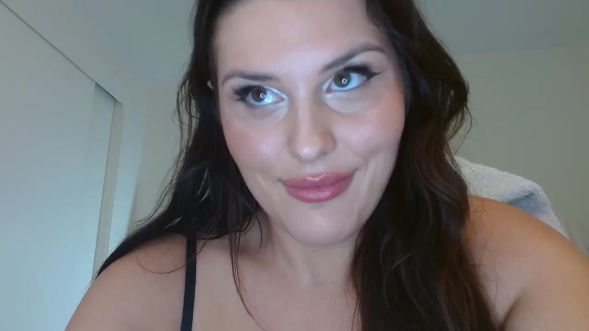 Gallery image thumbnail from Britheawkward's myfreecams stream on, 01/10/2025, 08:55 image 15 of 20
