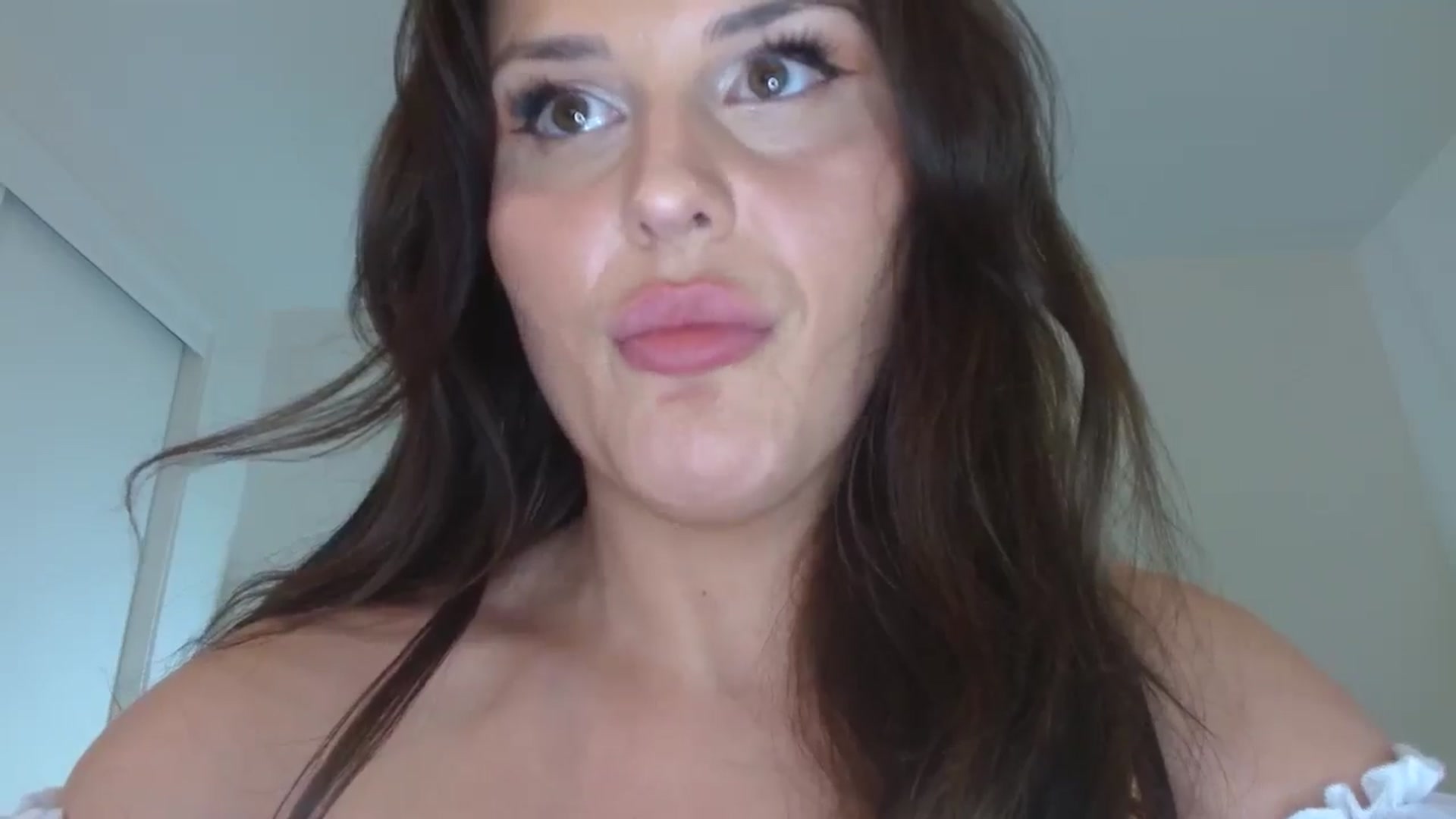 Gallery image thumbnail from Britheawkward's myfreecams stream on, 02/02/2025, 08:36 image 7 of 20