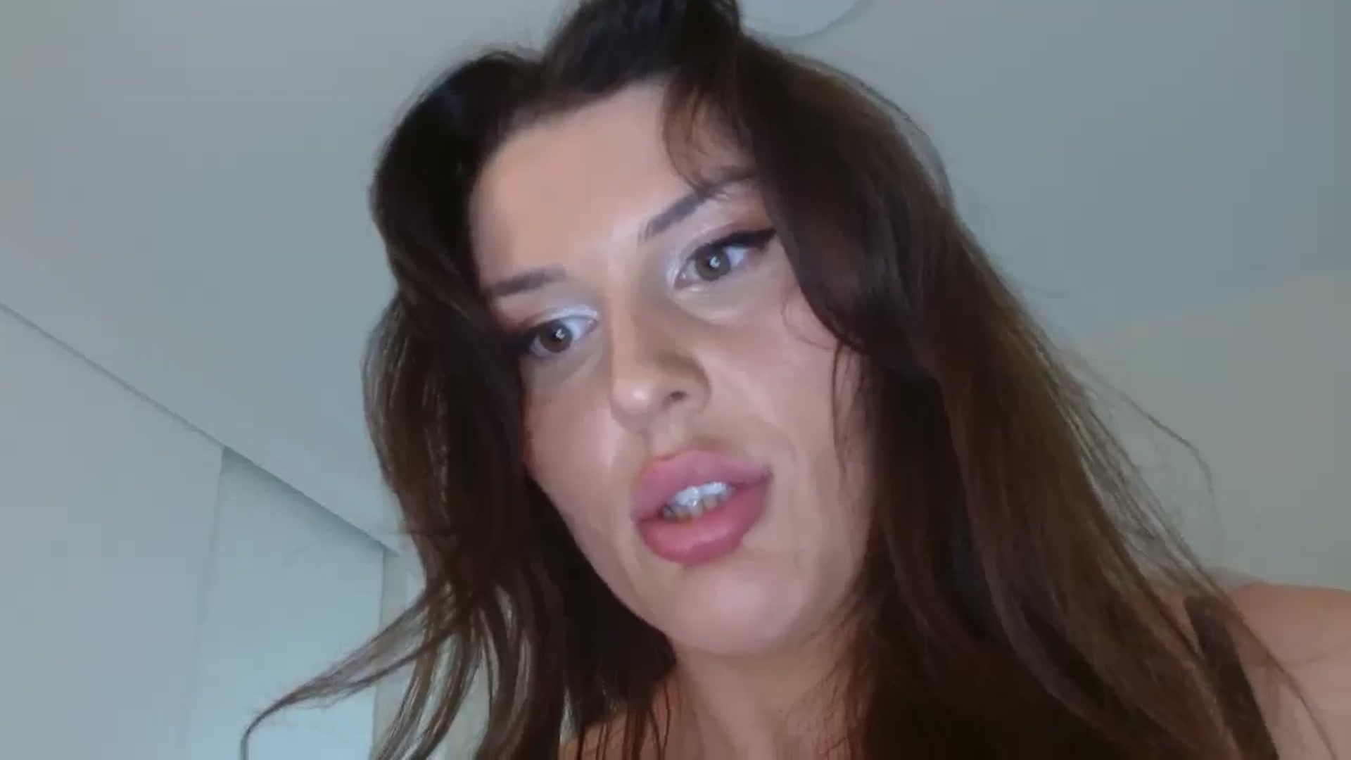 Gallery image thumbnail from Britheawkward's myfreecams stream on, 02/02/2025, 08:36 image 14 of 20