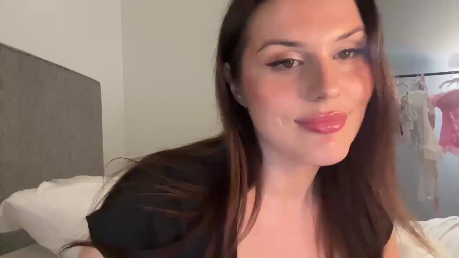Gallery image thumbnail from Britheawkward's myfreecams stream on, 04/27/2025, 08:00 image 19 of 20