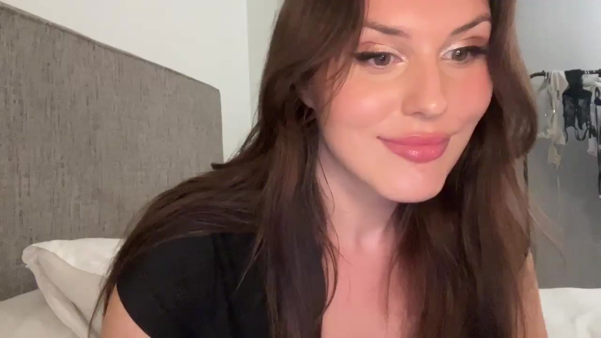 Gallery image thumbnail from Britheawkward's myfreecams stream on, 05/11/2025, 06:43 image 1 of 20