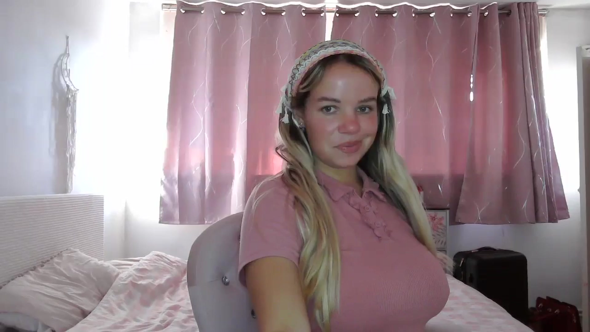 Gallery image thumbnail from BritishGirl's myfreecams stream on, 04/07/2025, 17:59 image 1 of 20