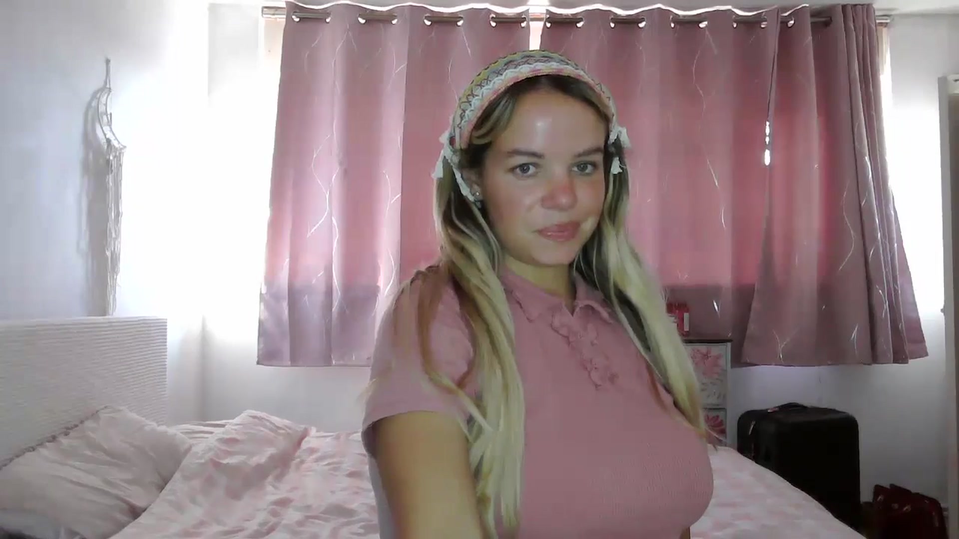 Gallery image thumbnail from BritishGirl's myfreecams stream on, 04/07/2025, 17:59 image 4 of 20