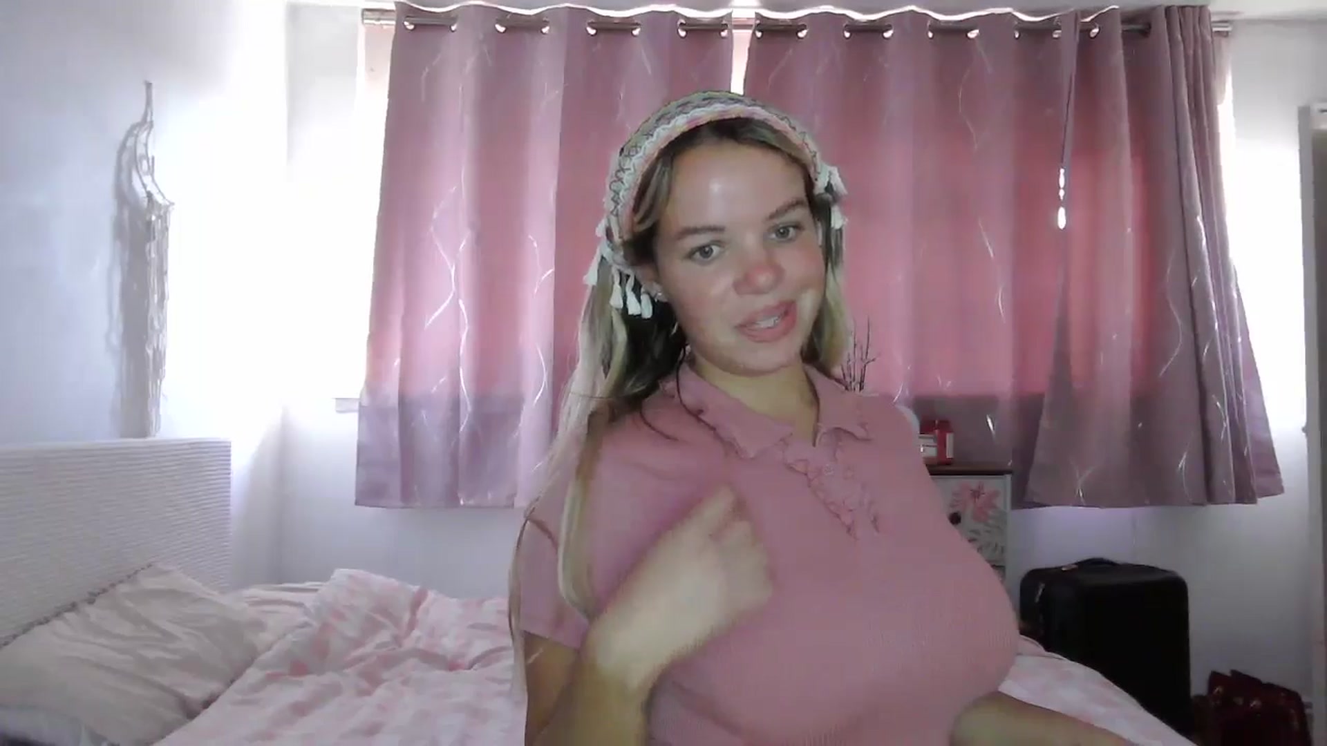 Gallery image thumbnail from BritishGirl's myfreecams stream on, 04/07/2025, 17:59 image 8 of 20