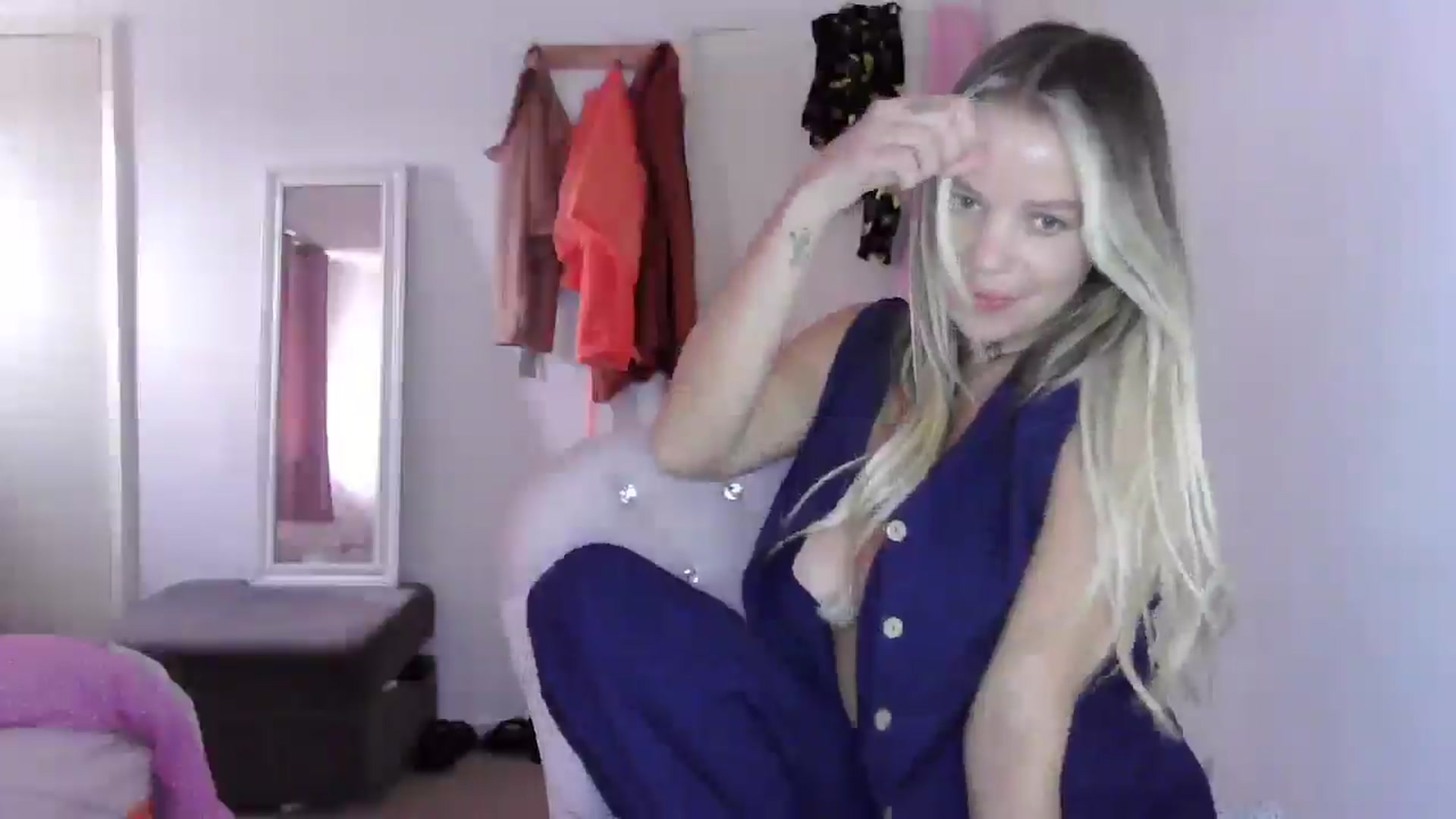 Gallery image thumbnail from BritishGirl's myfreecams stream on, 06/08/2025, 17:31 image 13 of 20