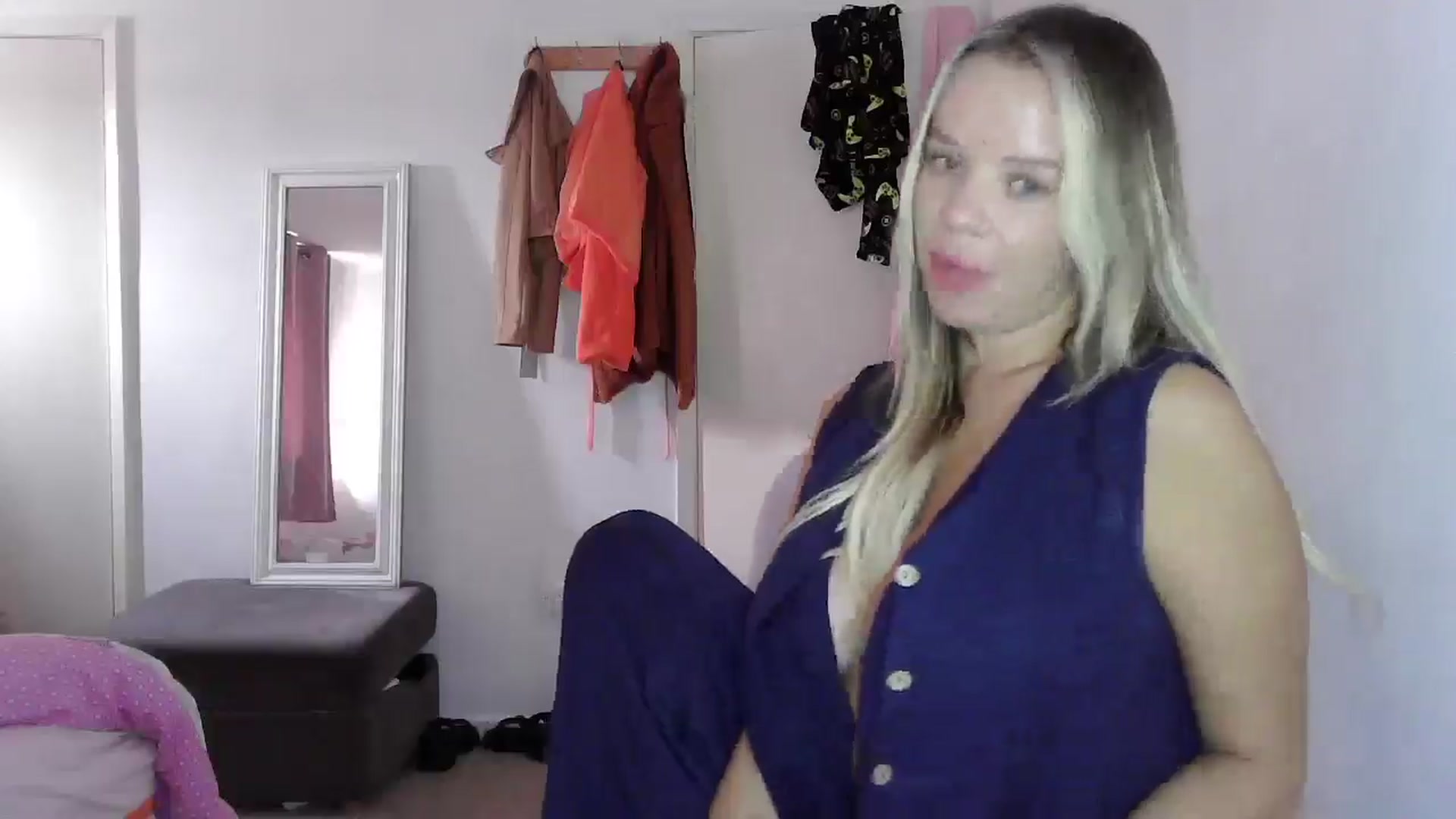 Gallery image thumbnail from BritishGirl's myfreecams stream on, 06/08/2025, 17:31 image 12 of 20