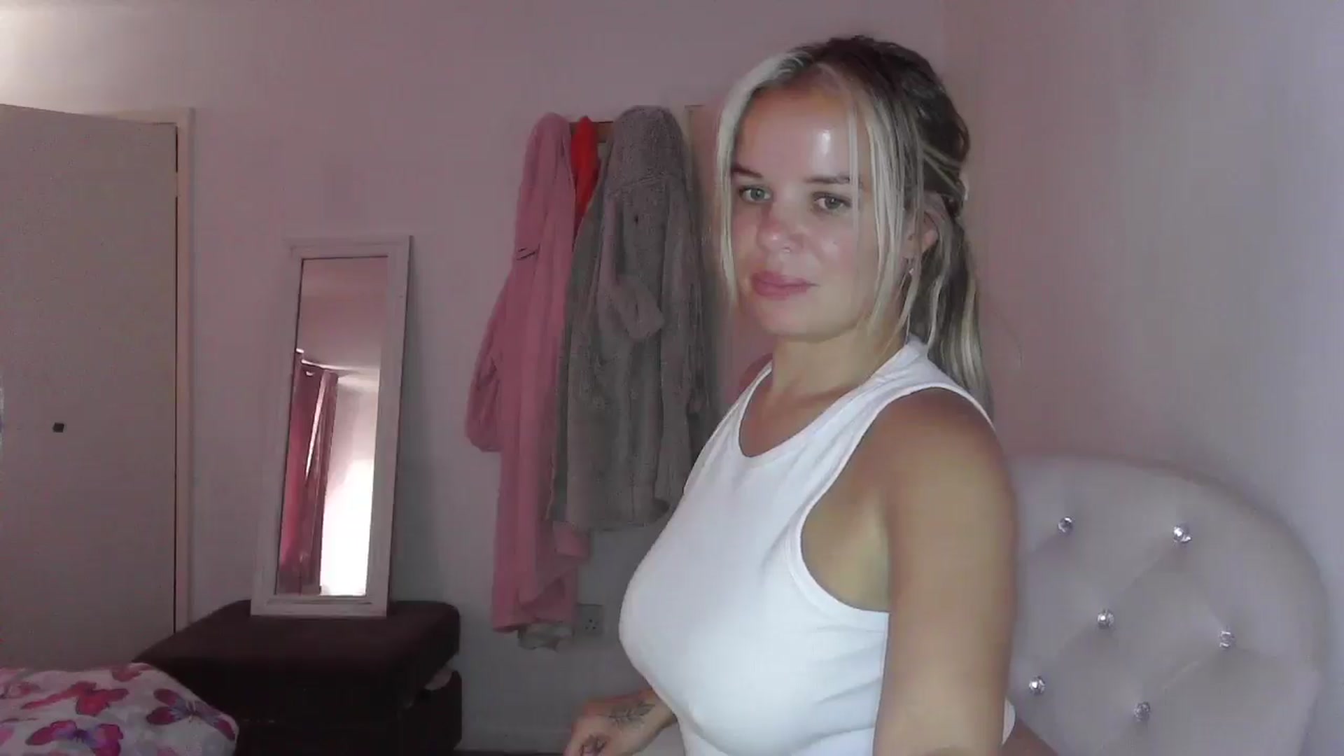 Gallery image thumbnail from BritishGirl's myfreecams stream on, 07/23/2025, 17:03 image 17 of 20