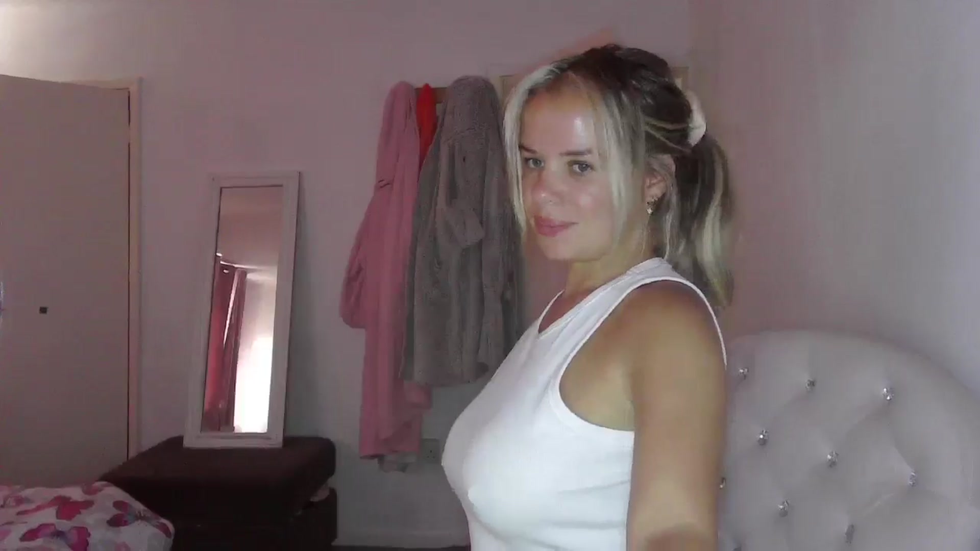 Gallery image thumbnail from BritishGirl's myfreecams stream on, 07/23/2025, 17:03 image 8 of 20