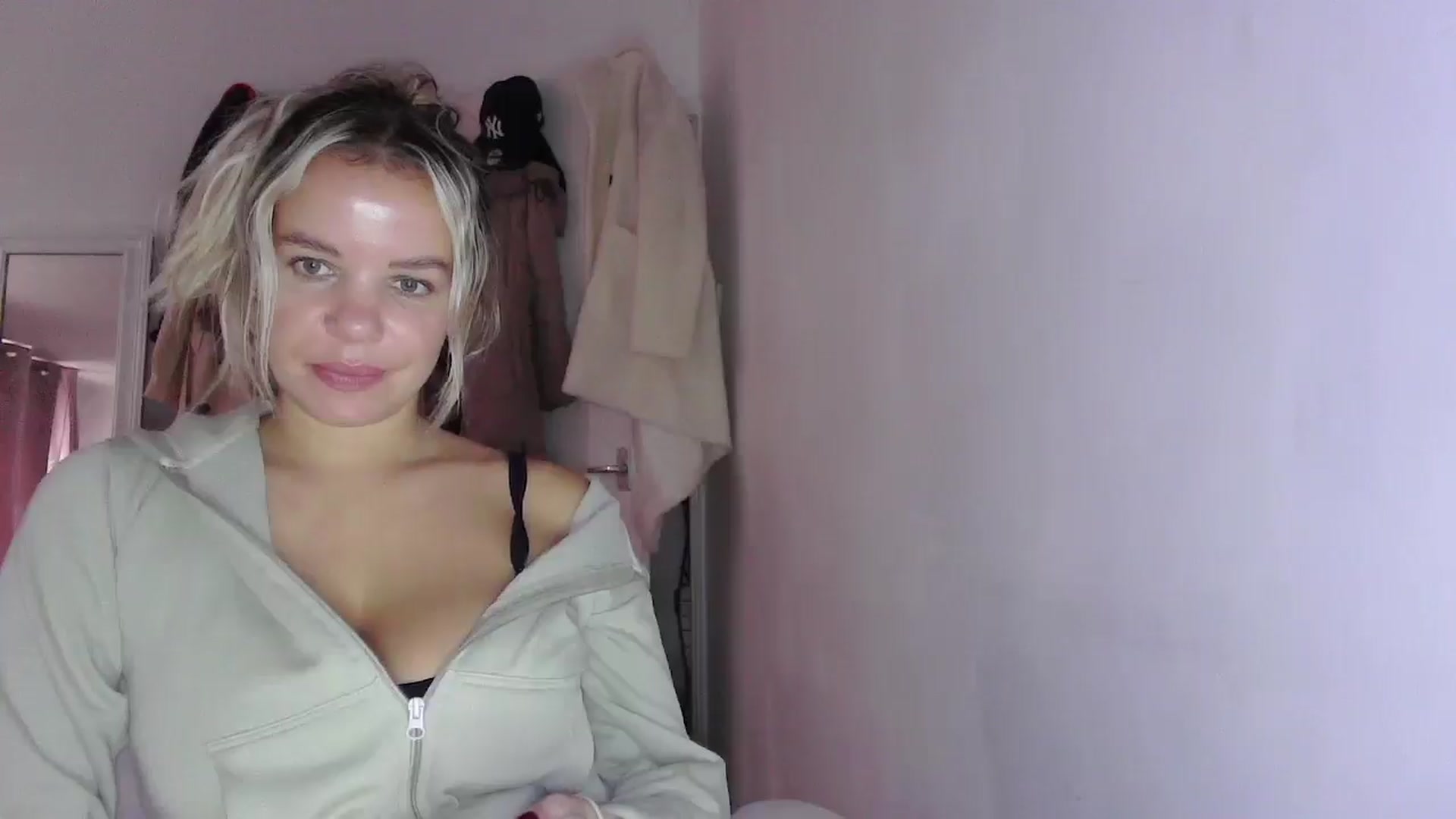 Gallery image thumbnail from BritishGirl's myfreecams stream on, 10/14/2025, 14:19 image 14 of 20