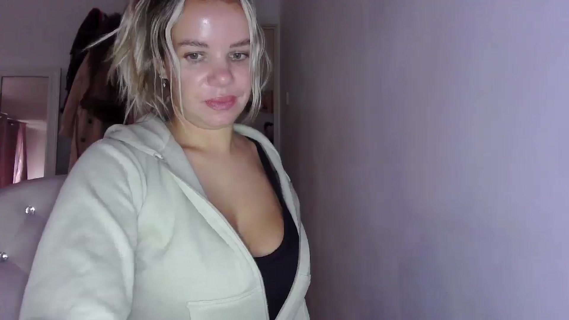 Gallery image thumbnail from BritishGirl's myfreecams stream on, 10/14/2025, 16:04 image 3 of 20