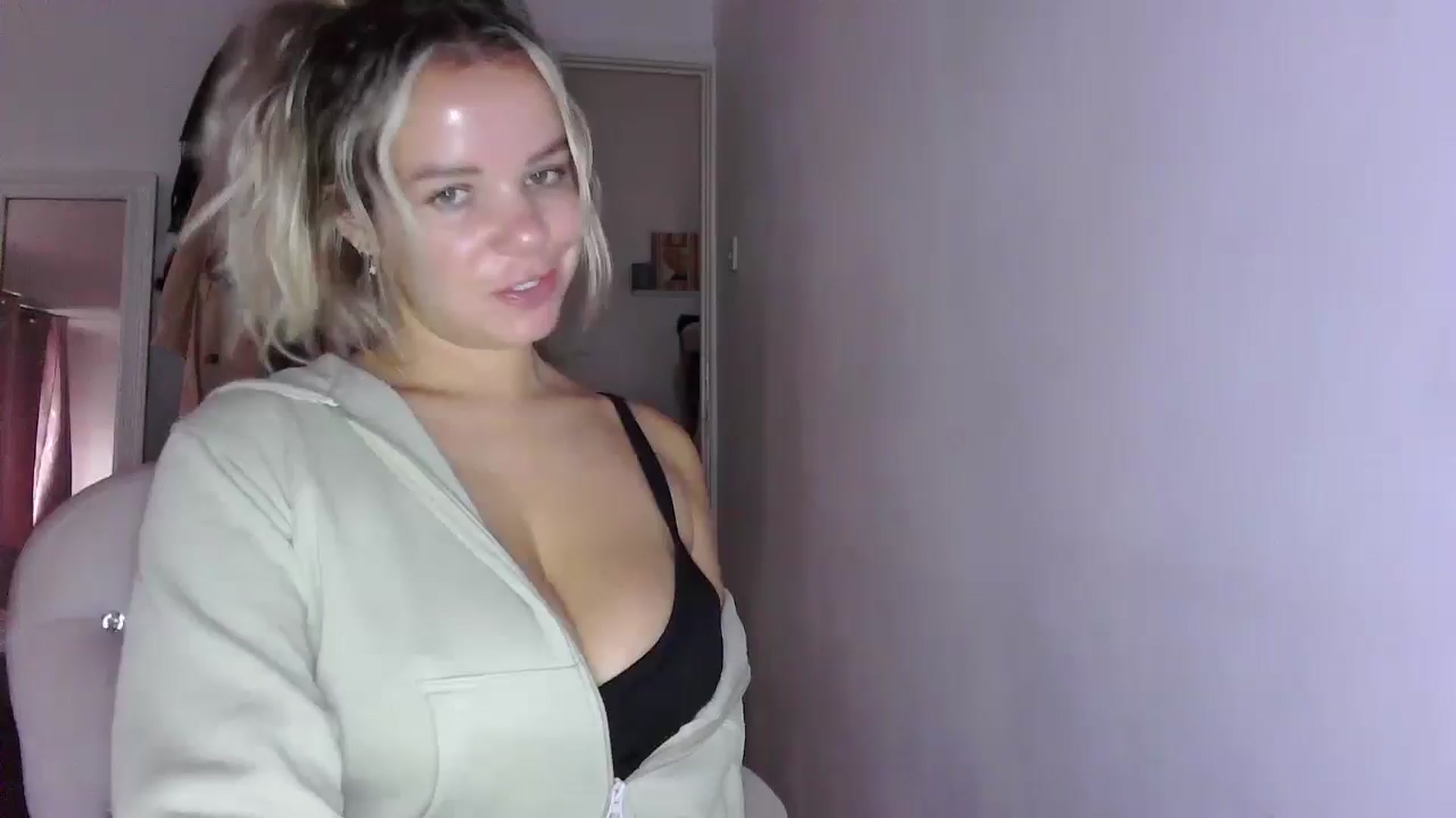 Gallery image thumbnail from BritishGirl's myfreecams stream on, 10/14/2025, 16:04 image 16 of 20