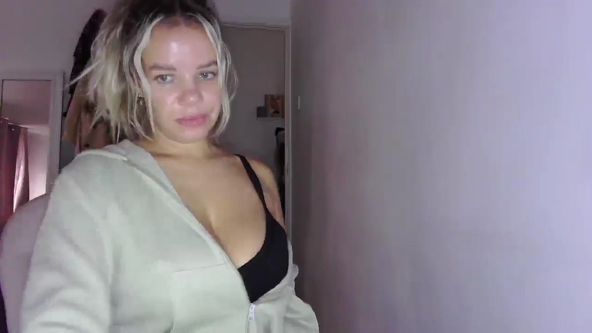 Gallery image thumbnail from BritishGirl's myfreecams stream on, 10/14/2025, 16:04 image 14 of 20