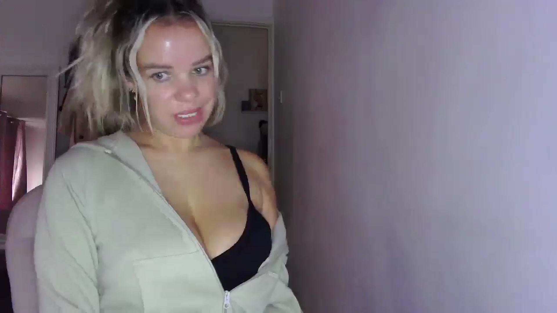 Gallery image thumbnail from BritishGirl's myfreecams stream on, 10/14/2025, 16:04 image 13 of 20
