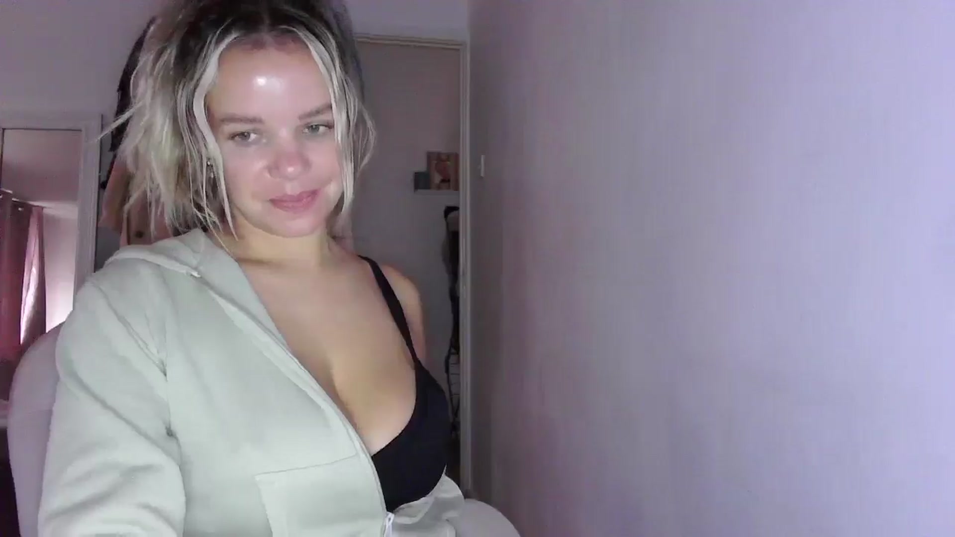 Gallery image thumbnail from BritishGirl's myfreecams stream on, 10/14/2025, 16:04 image 9 of 20