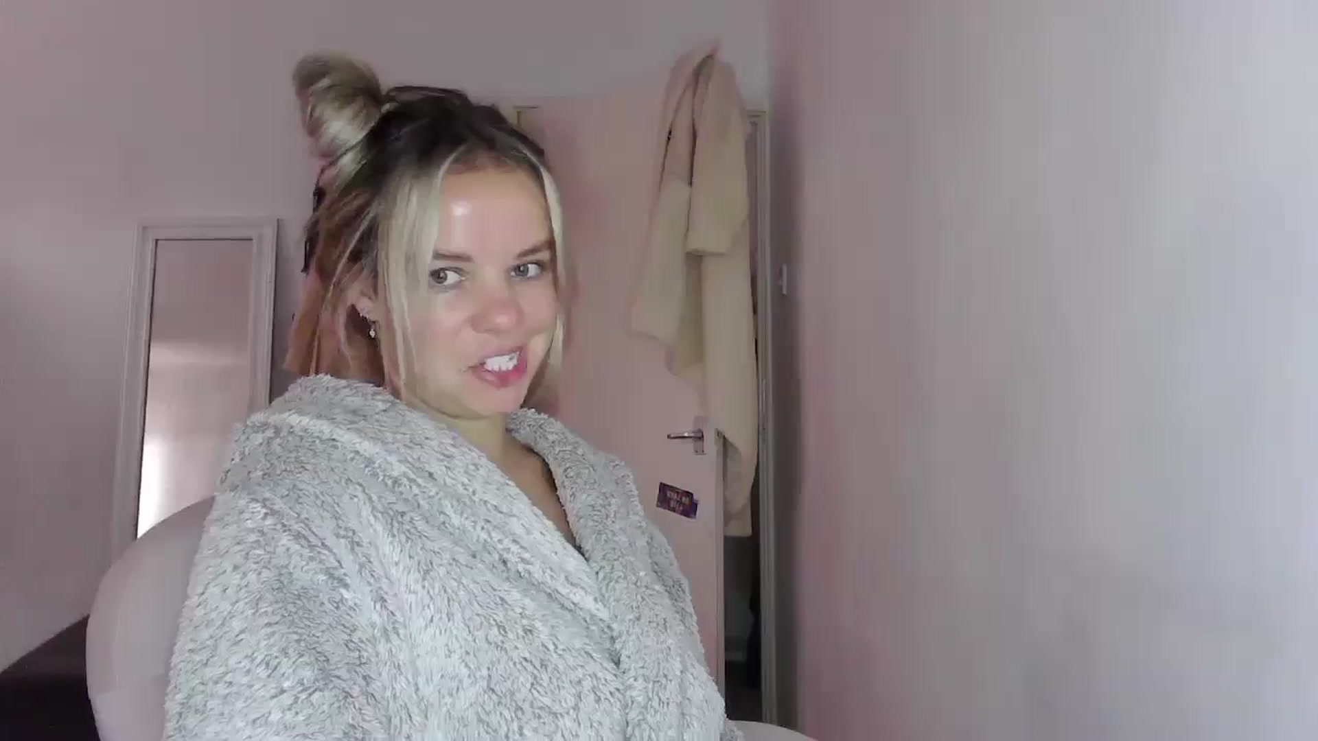 Gallery image thumbnail from BritishGirl's myfreecams stream on, 10/16/2025, 13:17 image 18 of 20