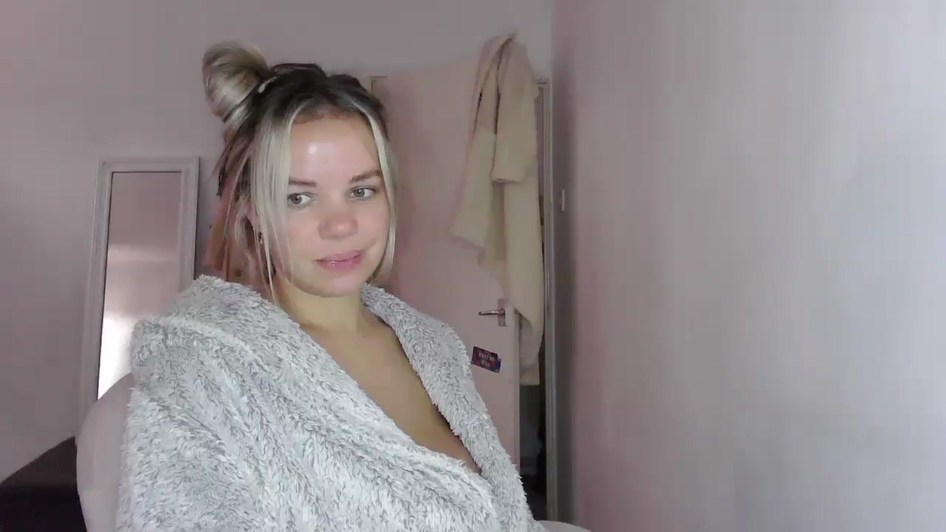 Gallery image thumbnail from BritishGirl's myfreecams stream on, 10/16/2025, 13:17 image 15 of 20