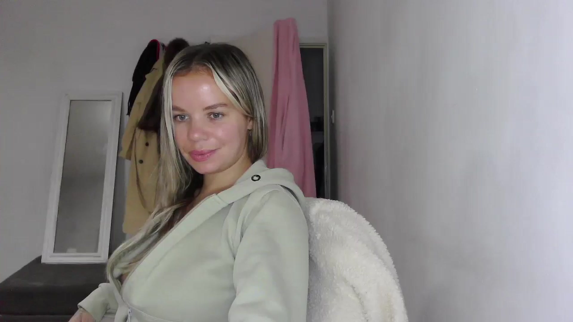 Gallery image thumbnail from BritishGirl's myfreecams stream on, 10/21/2025, 17:42 image 9 of 20