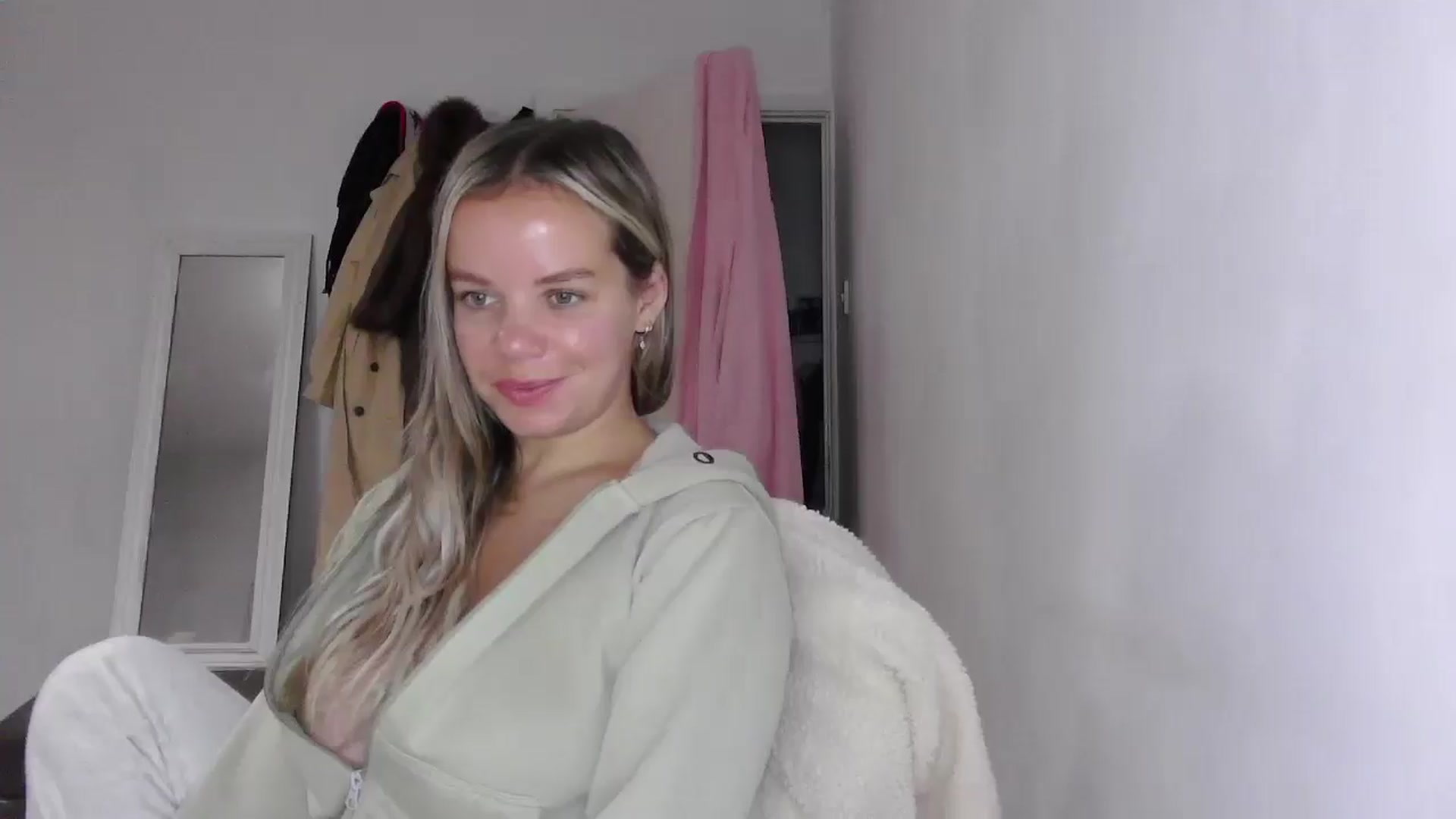 Gallery image thumbnail from BritishGirl's myfreecams stream on, 10/21/2025, 17:42 image 10 of 20