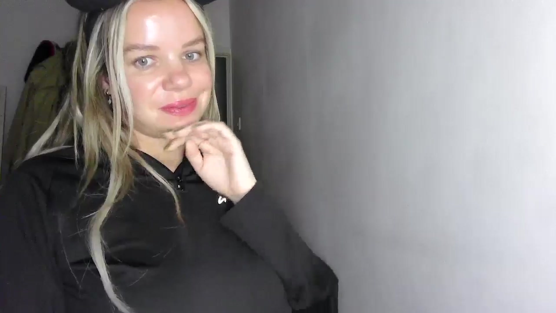Gallery image thumbnail from BritishGirl's myfreecams stream on, 10/22/2025, 22:00 image 19 of 20