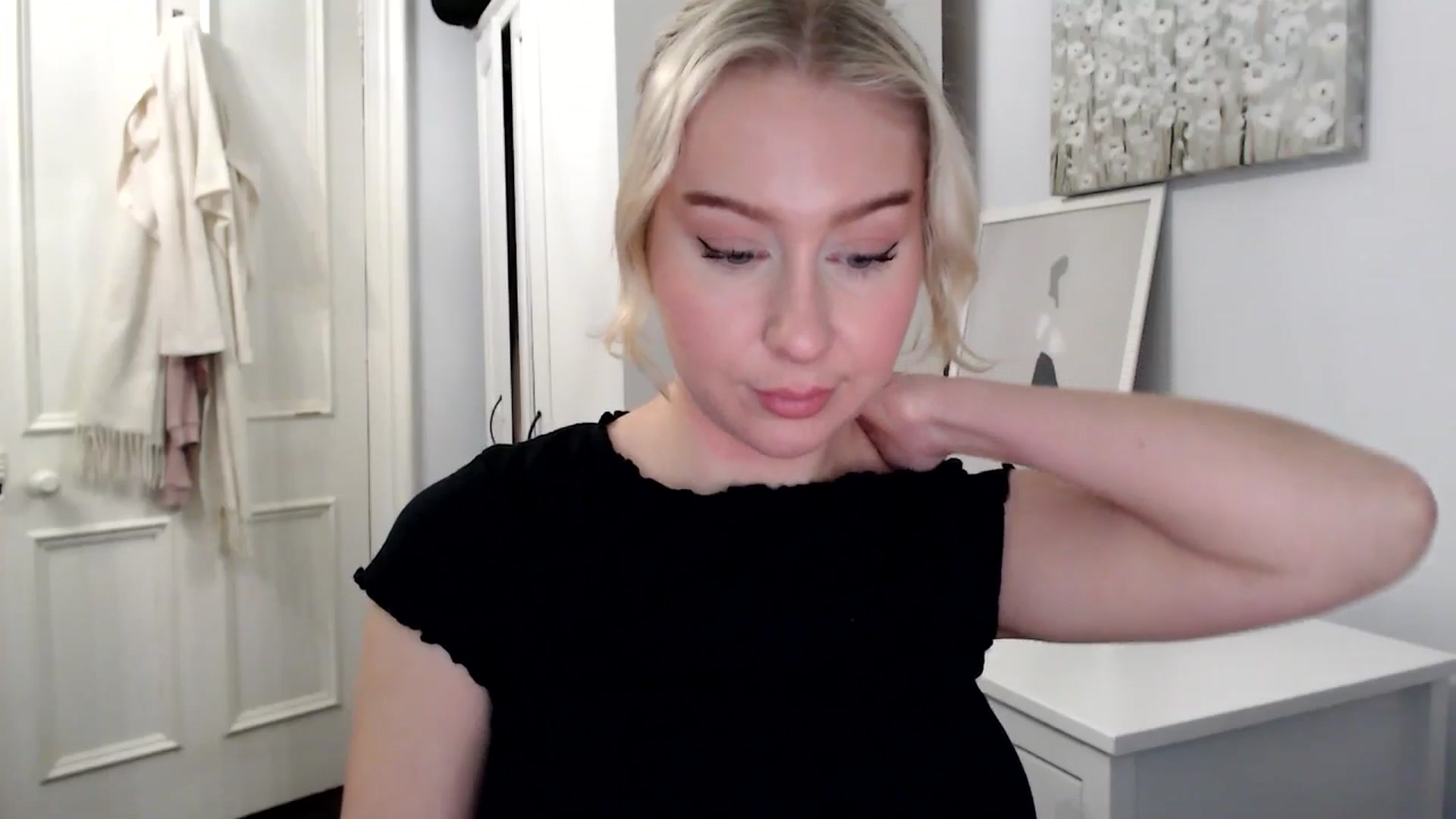 Gallery image thumbnail from British_Cutie's myfreecams stream on, 02/09/2025, 17:41 image 10 of 20
