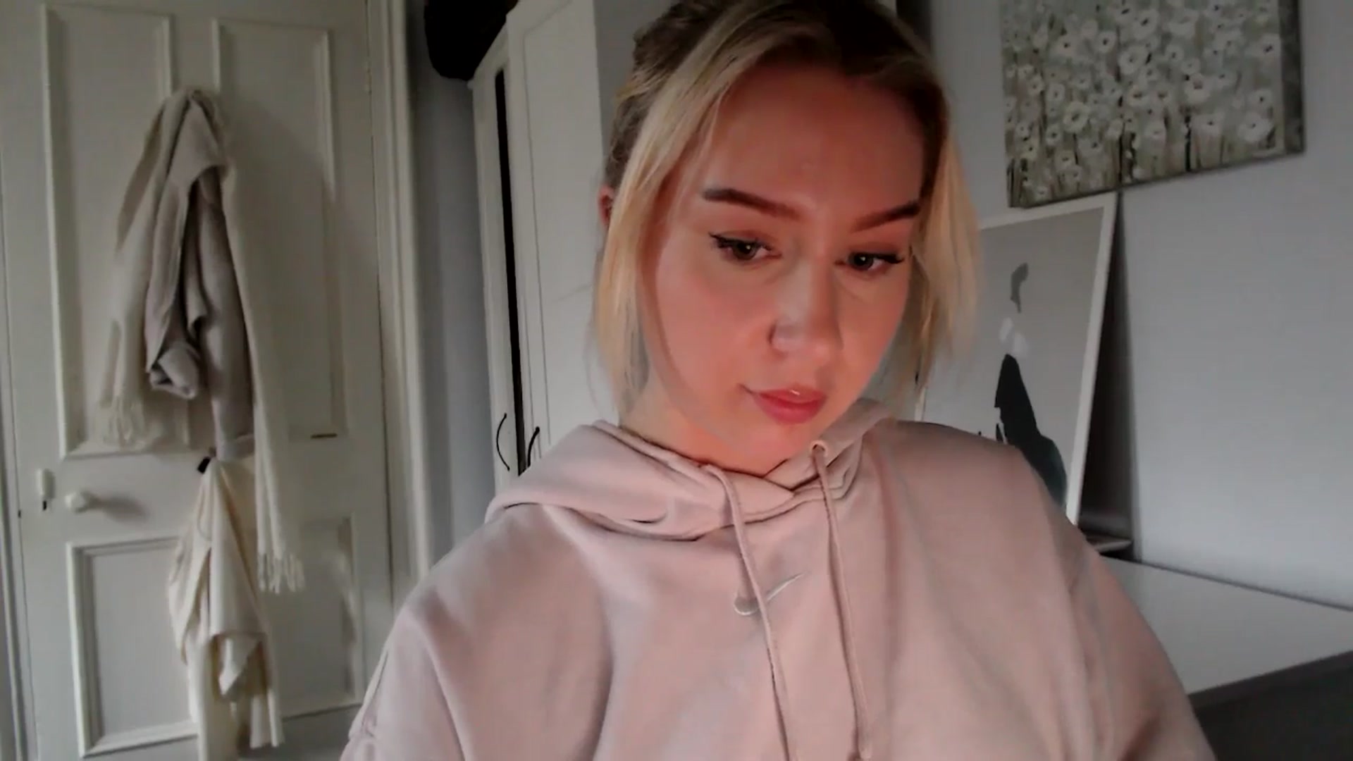 Gallery image thumbnail from British_Cutie's myfreecams stream on, 02/10/2025, 15:33 image 12 of 20