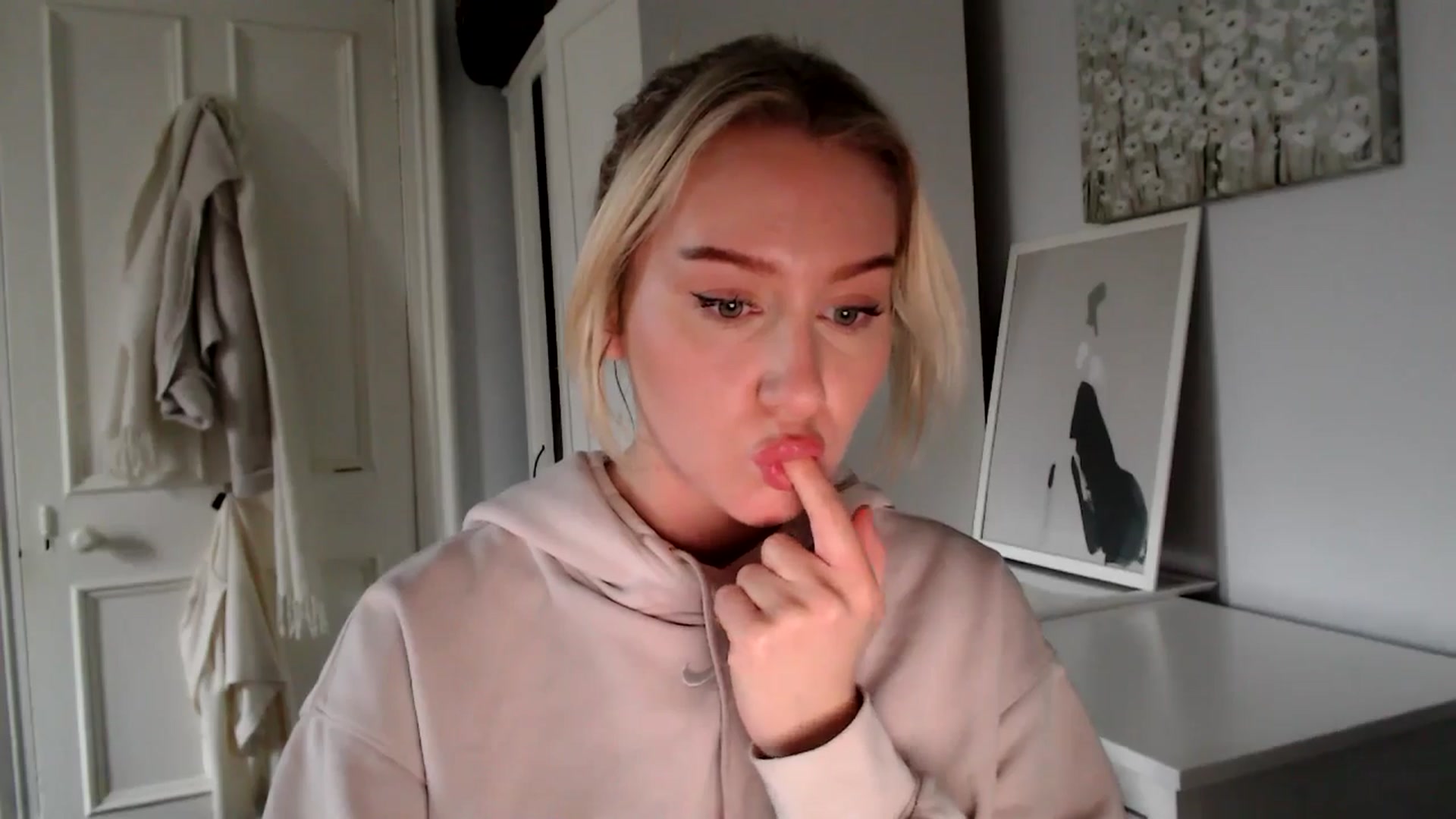Gallery image thumbnail from British_Cutie's myfreecams stream on, 02/10/2025, 15:33 image 9 of 20