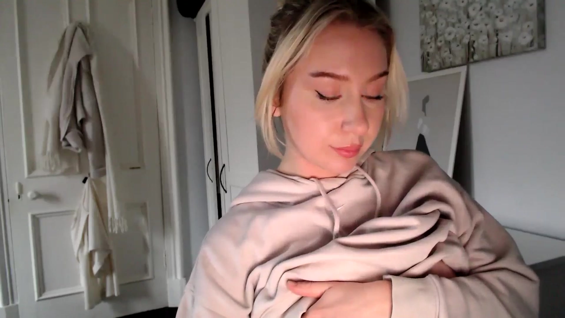 Gallery image thumbnail from British_Cutie's myfreecams stream on, 02/10/2025, 15:33 image 6 of 20