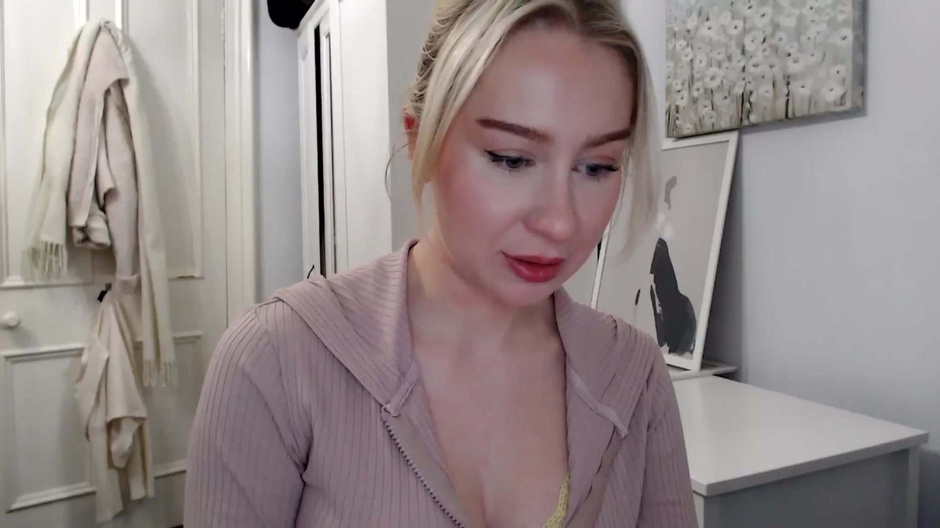 Gallery image thumbnail from British_Cutie's myfreecams stream on, 02/10/2025, 19:33 image 12 of 20