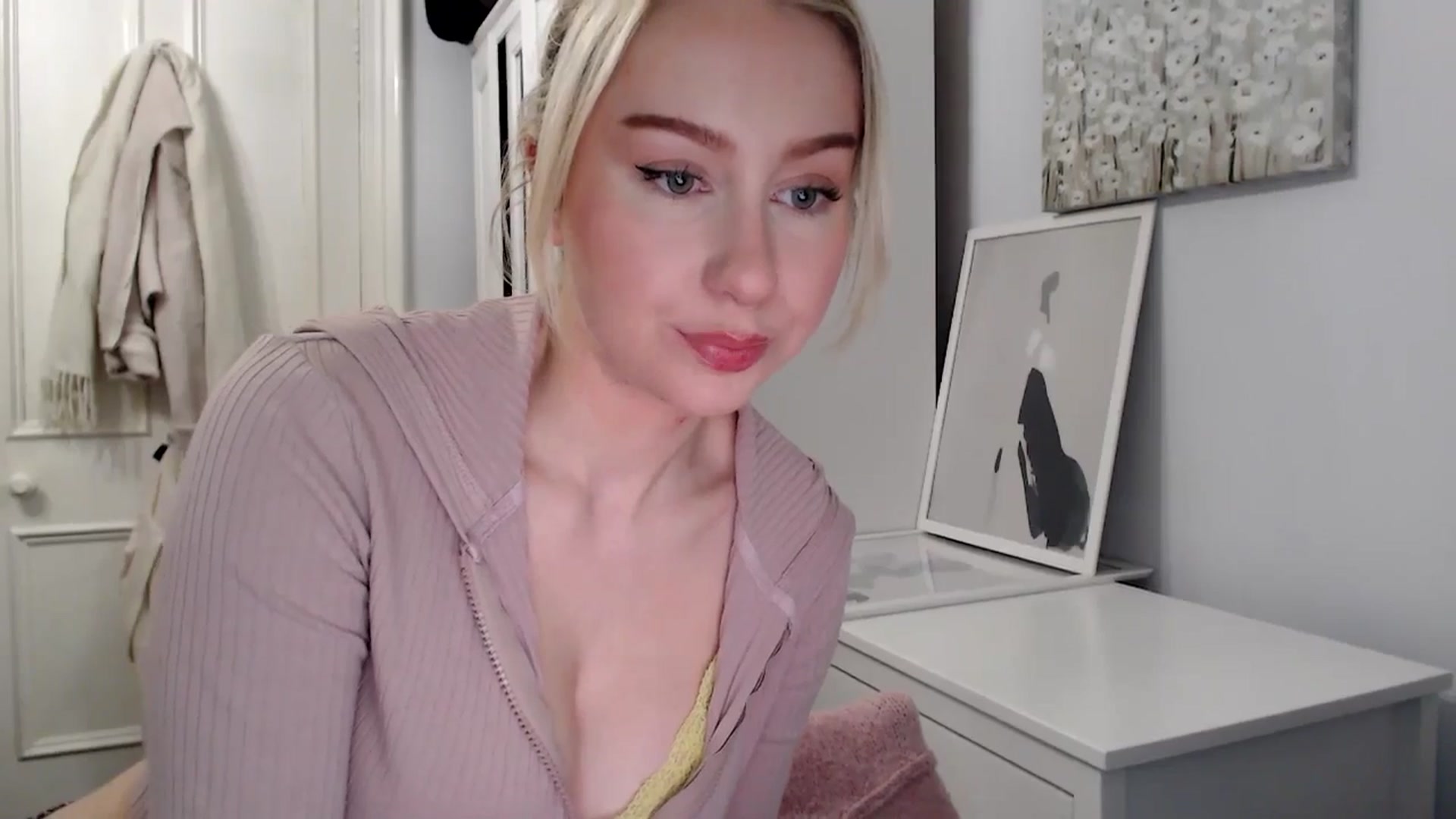 Gallery image thumbnail from British_Cutie's myfreecams stream on, 02/10/2025, 19:33 image 20 of 20