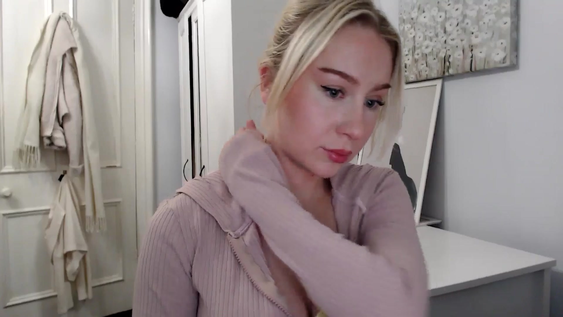 Gallery image thumbnail from British_Cutie's myfreecams stream on, 02/10/2025, 19:33 image 16 of 20