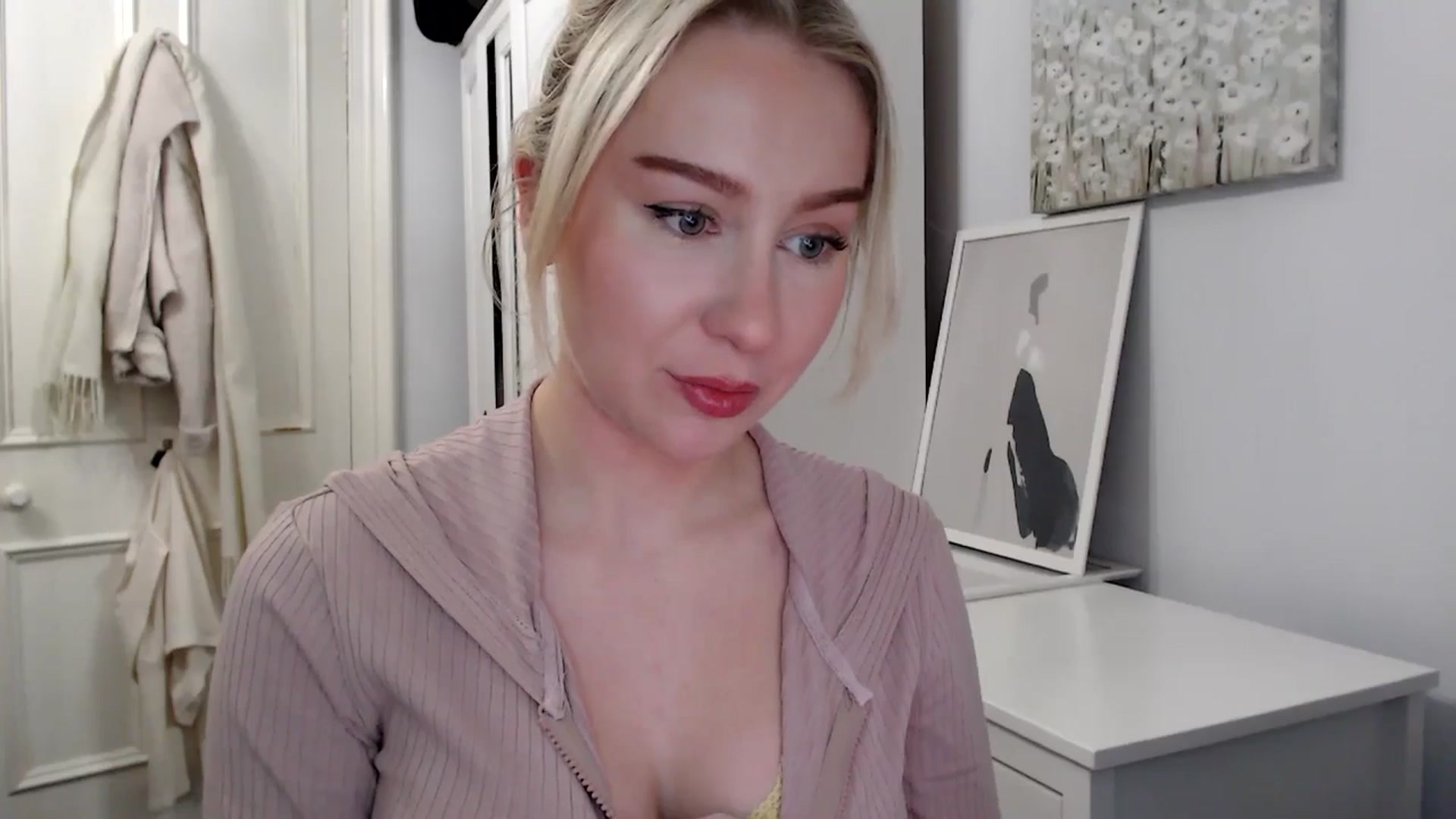Gallery image thumbnail from British_Cutie's myfreecams stream on, 02/10/2025, 19:33 image 11 of 20