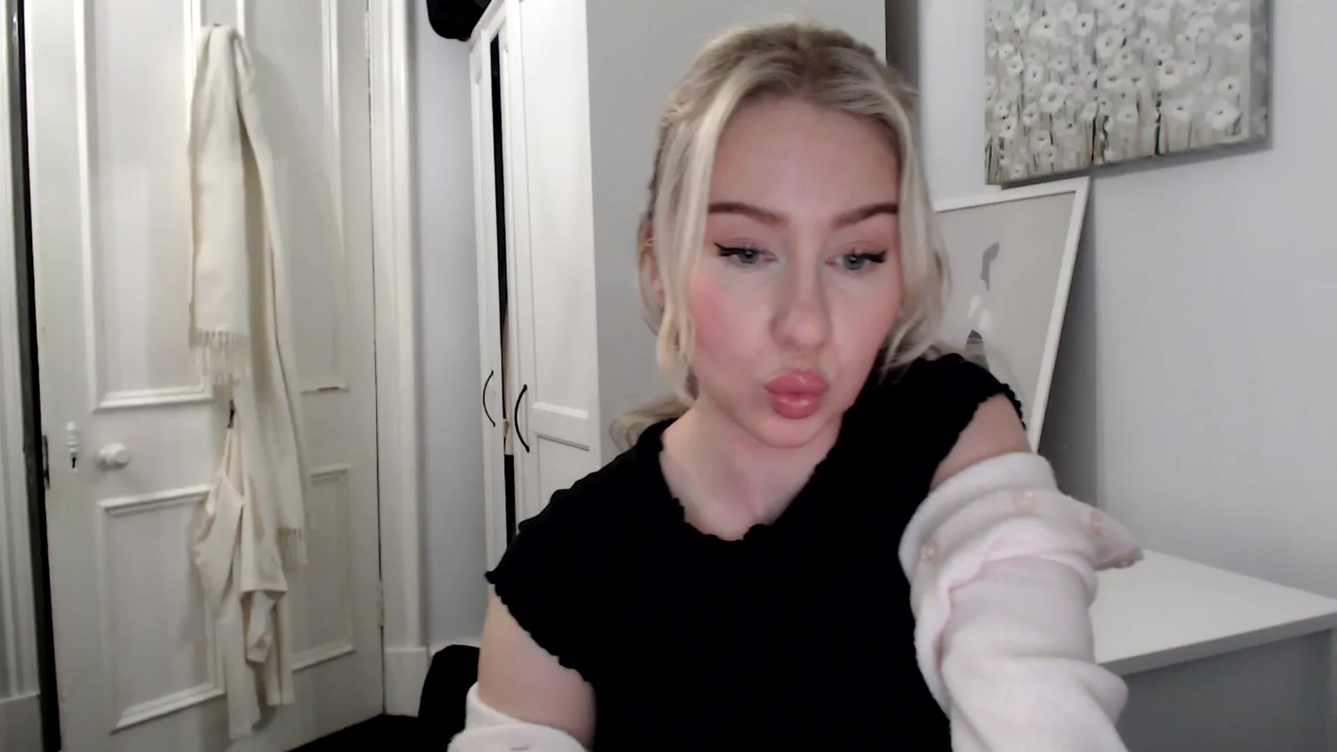 Gallery image thumbnail from British_Cutie's myfreecams stream on, 02/14/2025, 18:50 image 15 of 20