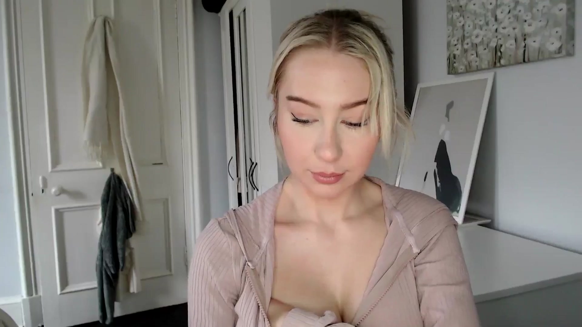 Gallery image thumbnail from British_Cutie's myfreecams stream on, 02/17/2025, 12:44 image 5 of 20