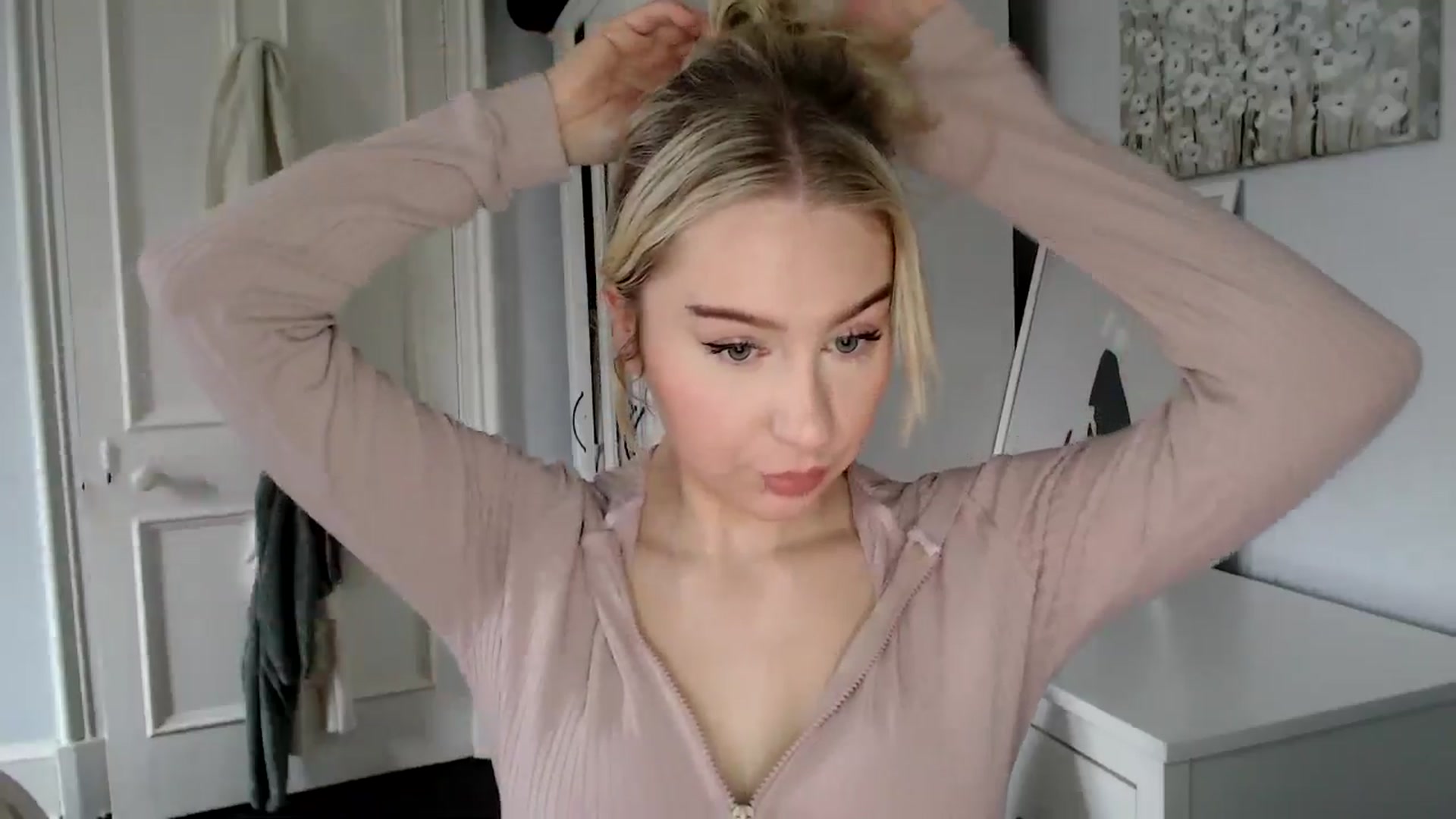Gallery image thumbnail from British_Cutie's myfreecams stream on, 02/17/2025, 12:44 image 9 of 20