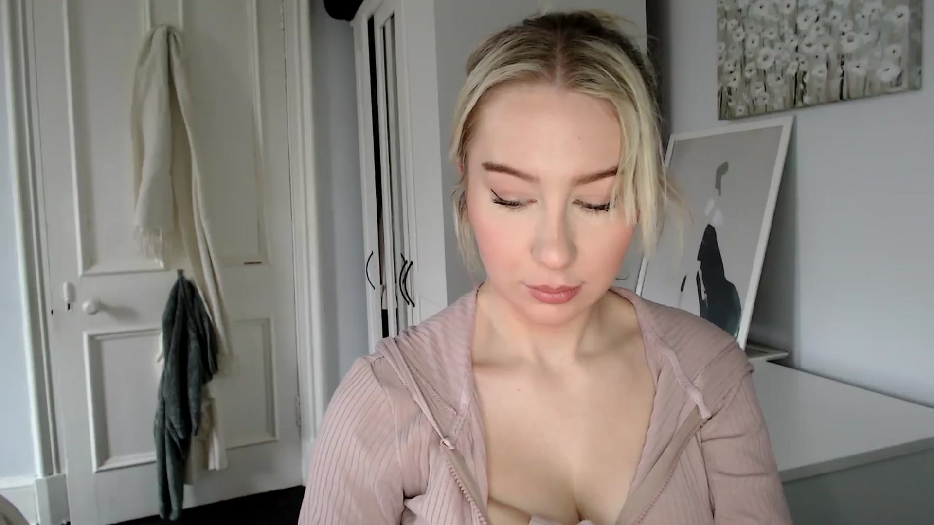 Gallery image thumbnail from British_Cutie's myfreecams stream on, 02/17/2025, 12:44 image 6 of 20