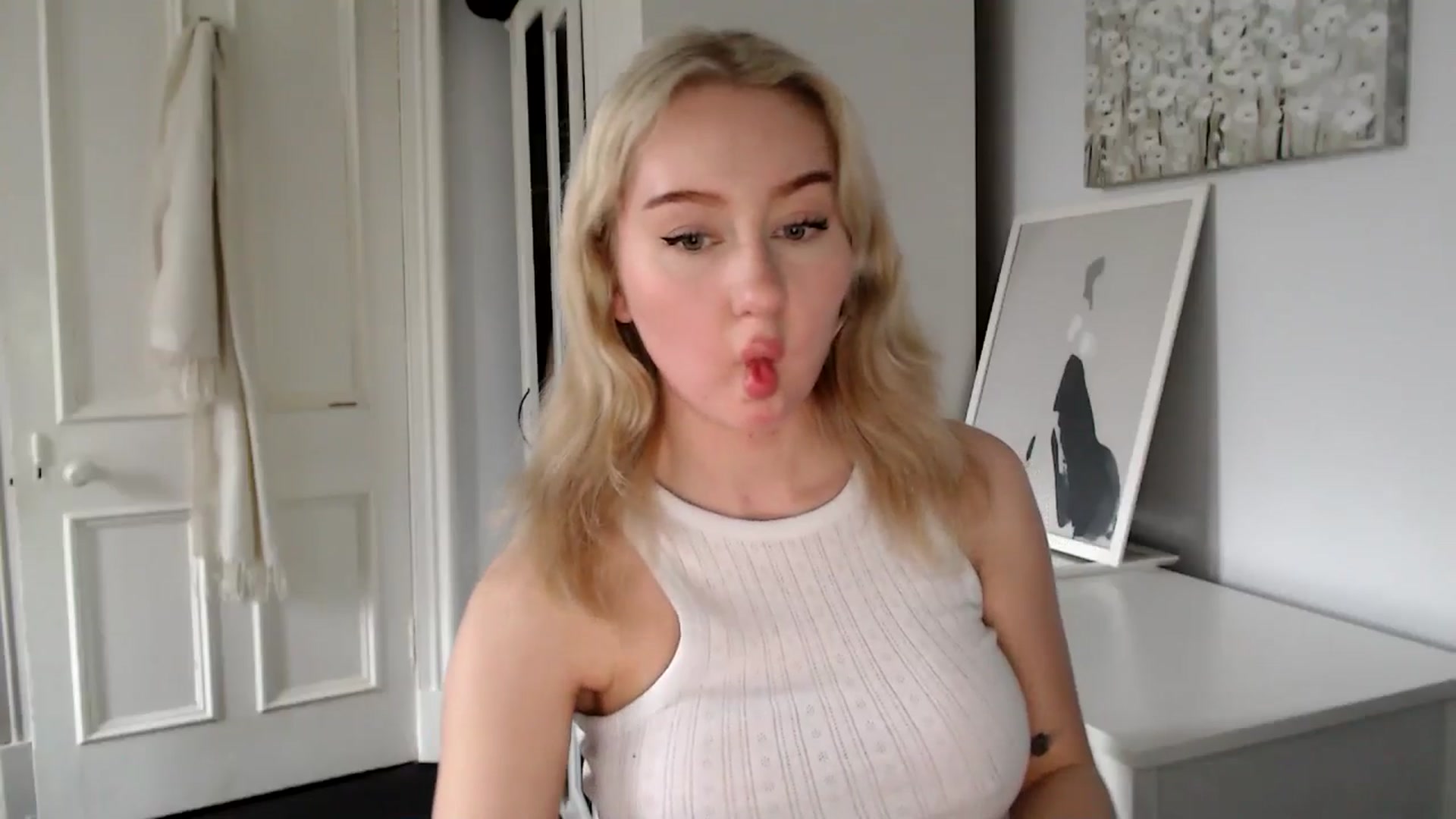 Gallery image thumbnail from British_Cutie's myfreecams stream on, 02/23/2025, 15:38 image 17 of 20
