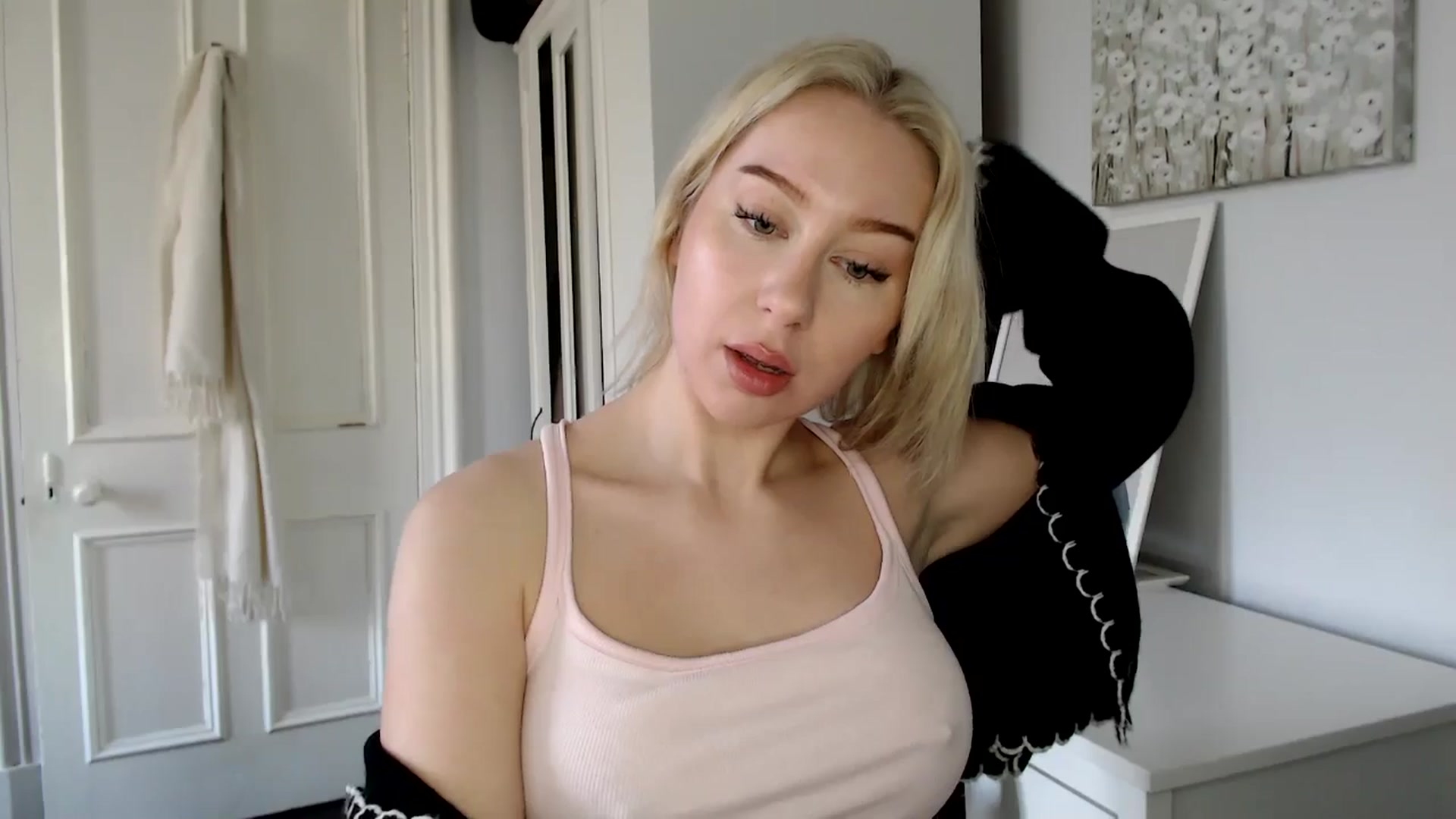Gallery image thumbnail from British_Cutie's myfreecams stream on, 02/24/2025, 10:38 image 5 of 20