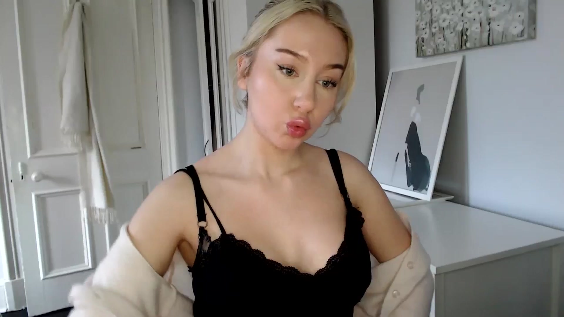 Gallery image thumbnail from British_Cutie's myfreecams stream on, 02/25/2025, 13:26 image 15 of 20
