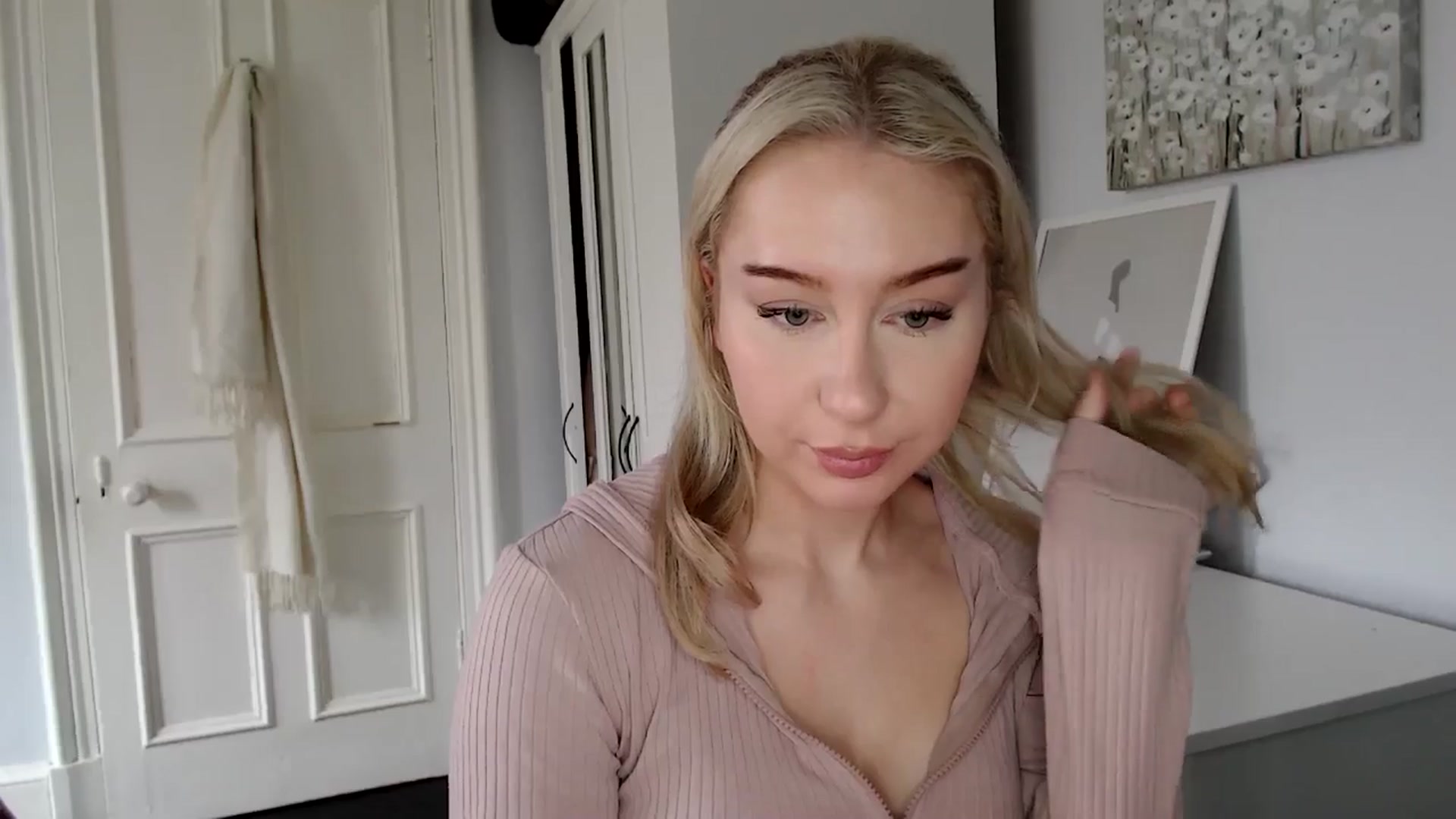 Gallery image thumbnail from British_Cutie's myfreecams stream on, 02/26/2025, 13:26 image 15 of 20