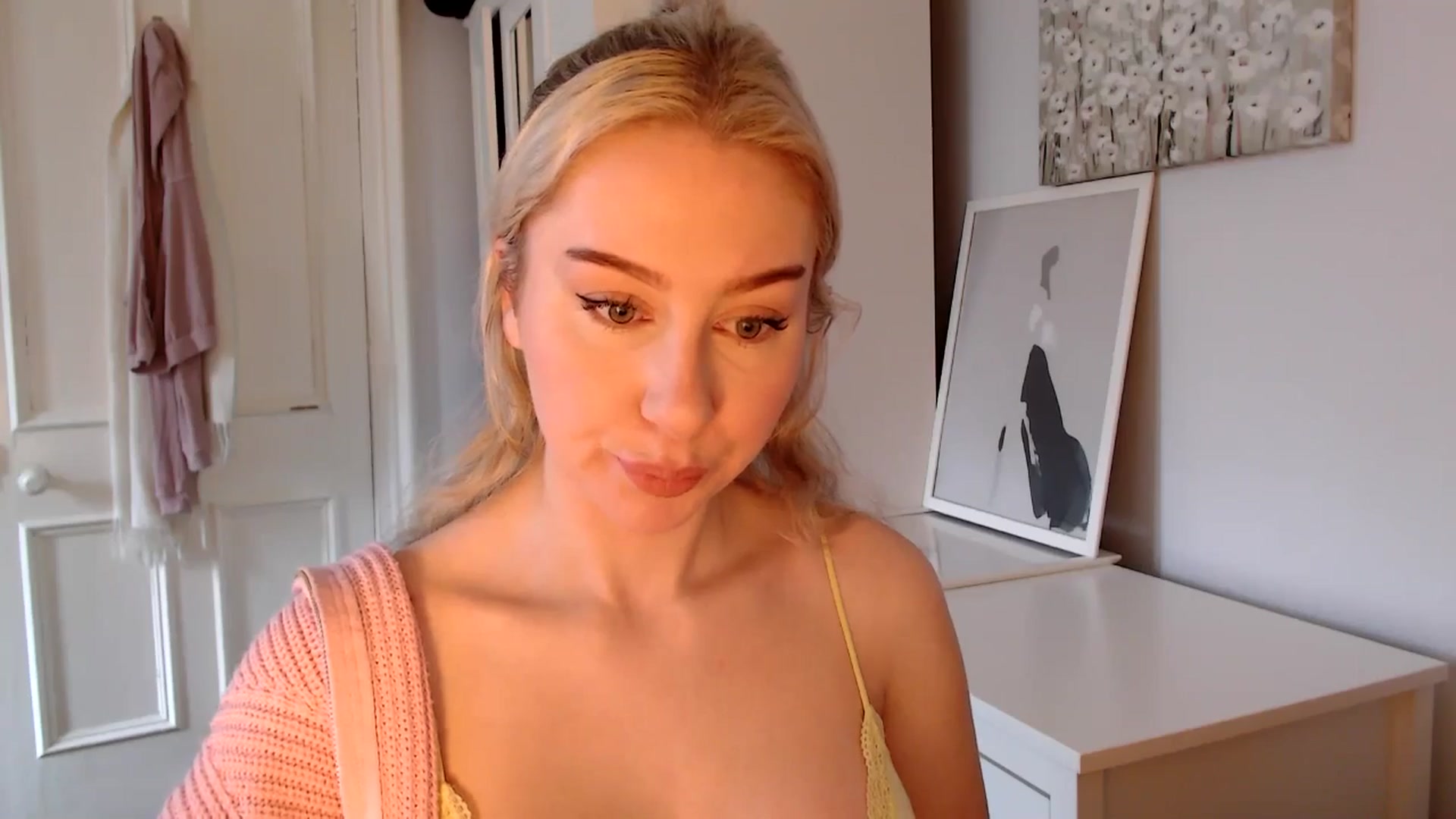 Gallery image thumbnail from British_Cutie's myfreecams stream on, 03/05/2025, 10:04 image 6 of 20