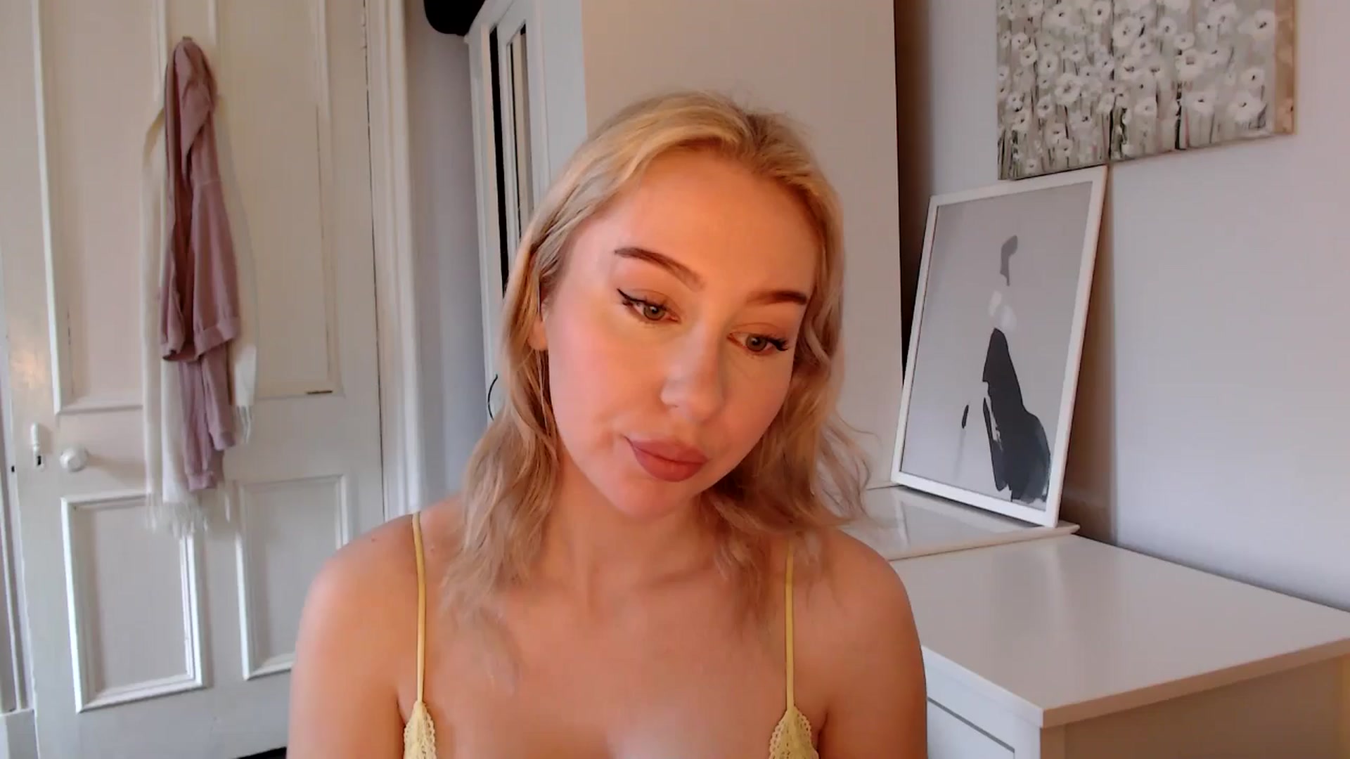 Gallery image thumbnail from British_Cutie's myfreecams stream on, 03/05/2025, 10:04 image 1 of 20