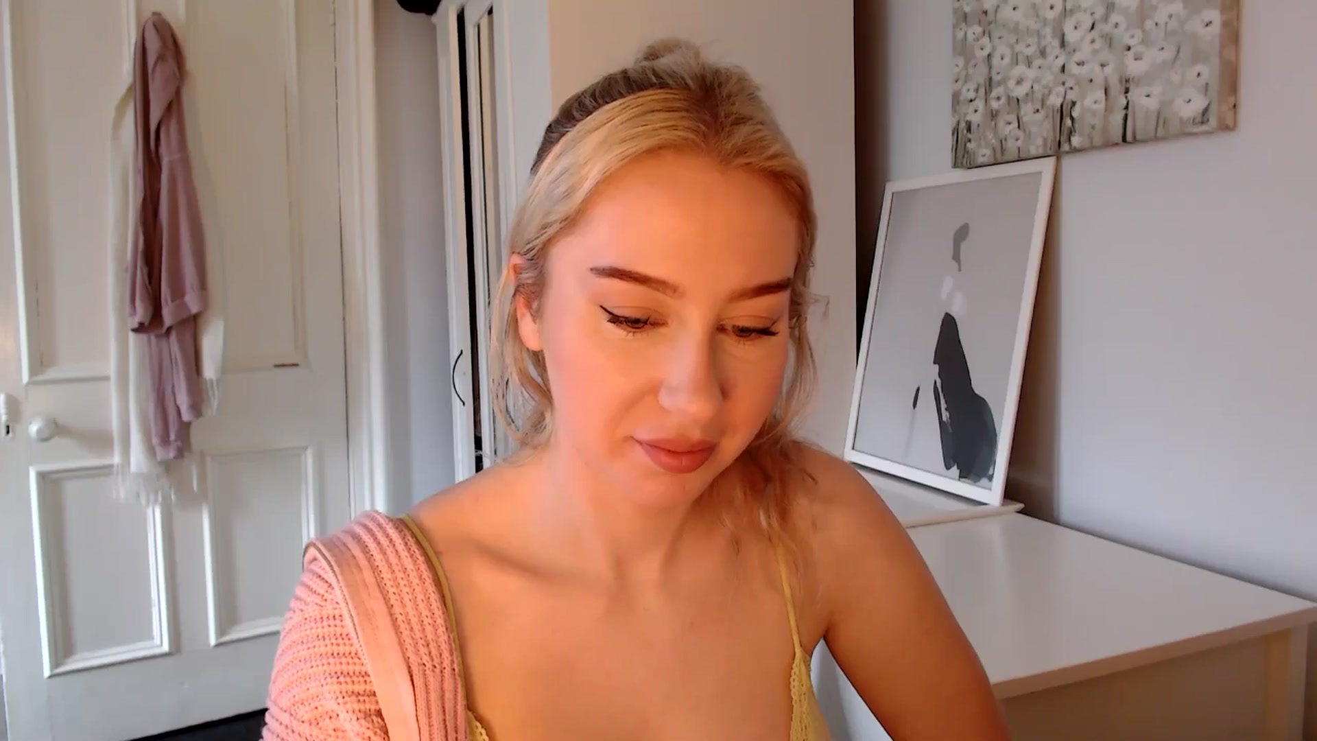 Gallery image thumbnail from British_Cutie's myfreecams stream on, 03/05/2025, 10:04 image 8 of 20