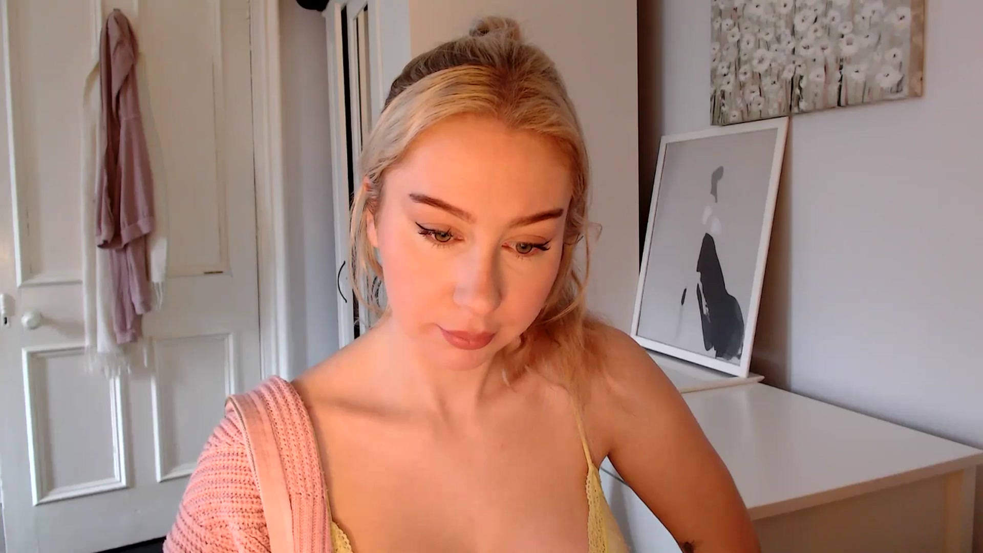 Gallery image thumbnail from British_Cutie's myfreecams stream on, 03/05/2025, 10:04 image 7 of 20