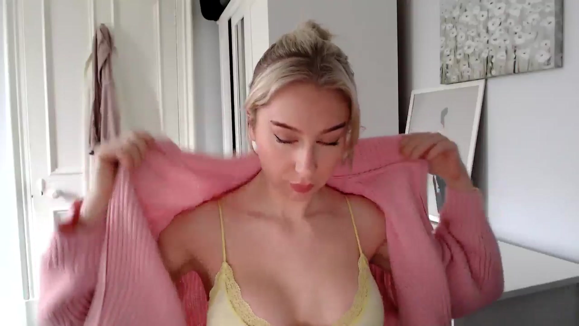 Gallery image thumbnail from British_Cutie's myfreecams stream on, 03/05/2025, 10:04 image 18 of 20