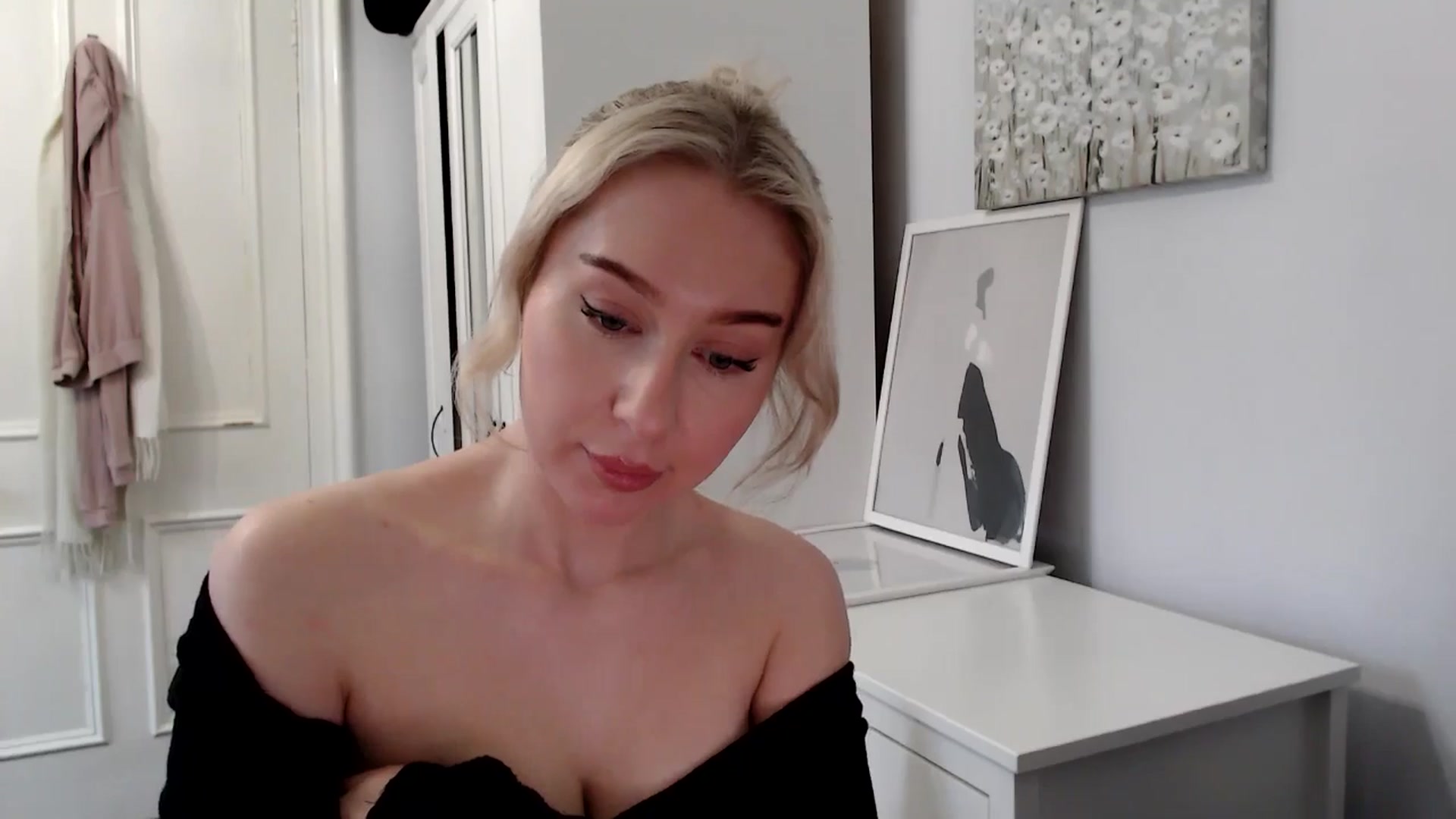 Gallery image thumbnail from British_Cutie's myfreecams stream on, 03/05/2025, 15:01 image 6 of 20